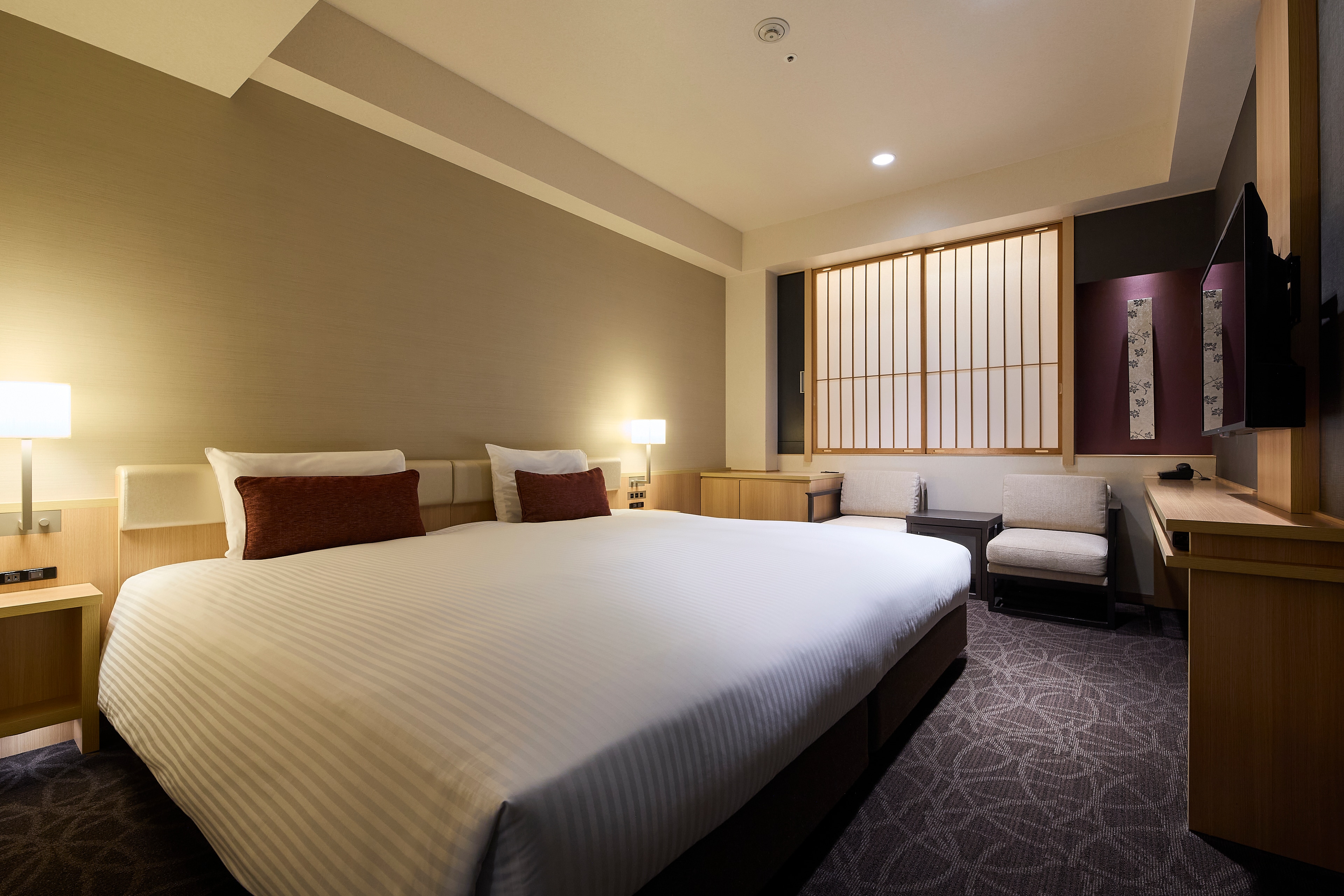 เตียงคิงไซส์มาตรฐานกว้าง 22㎡ ขนาดเตียง: 2,220×1,970มม.