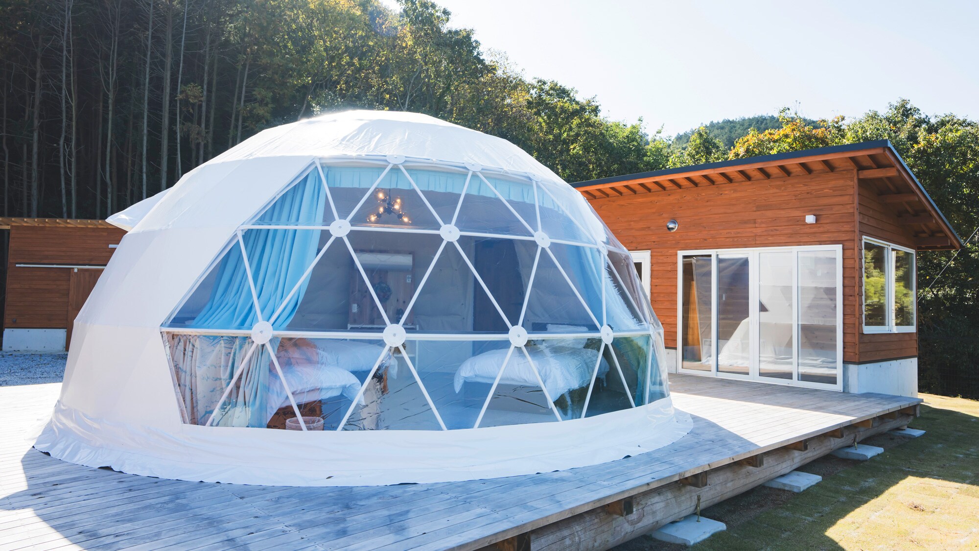 ~Winter Room~ Dome tent on a wooden deck made from natural cypress logs
