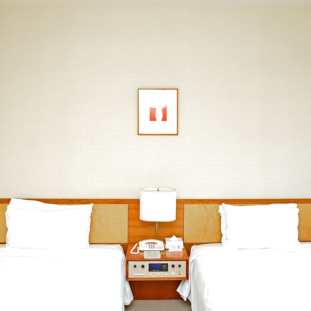 Standard Twin (5th to 8th floors) Size: 26 square meters Bed width: 200cm x 110cm