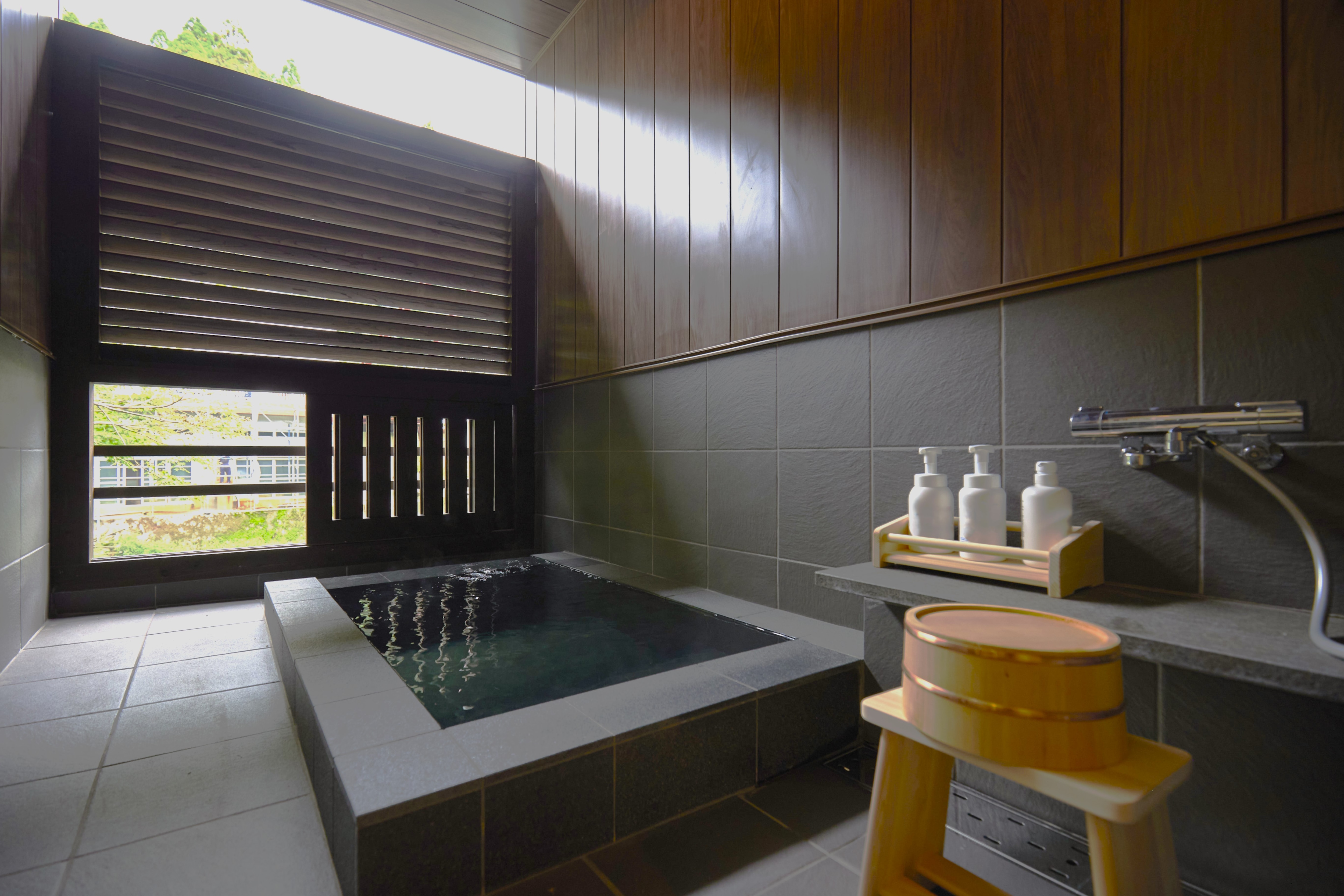 [Pembaruan November (1F)] Pemandian Terbuka "AKANE" di Kamar Tamu