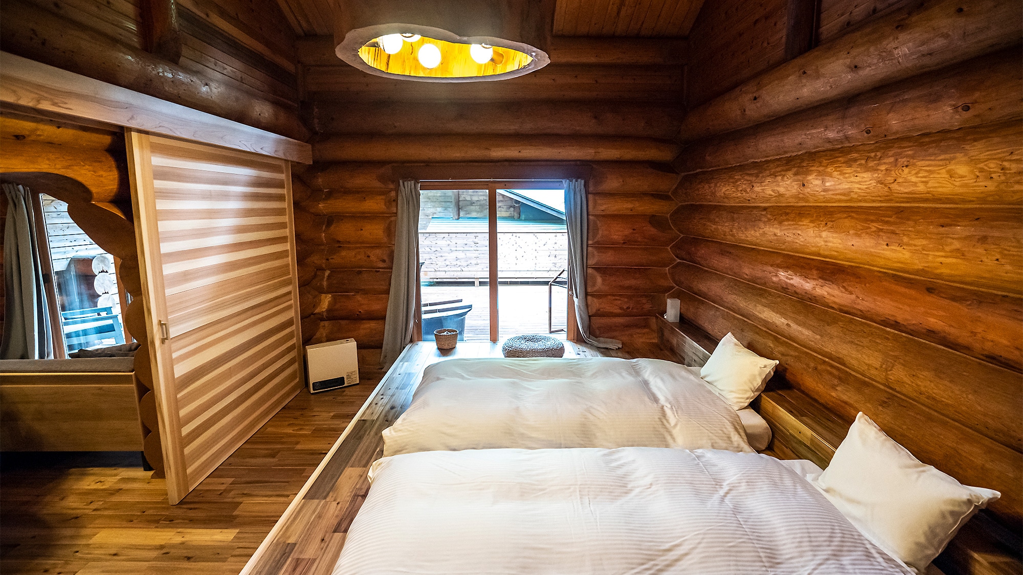 [Log house] Guest room with luxury open-air bath