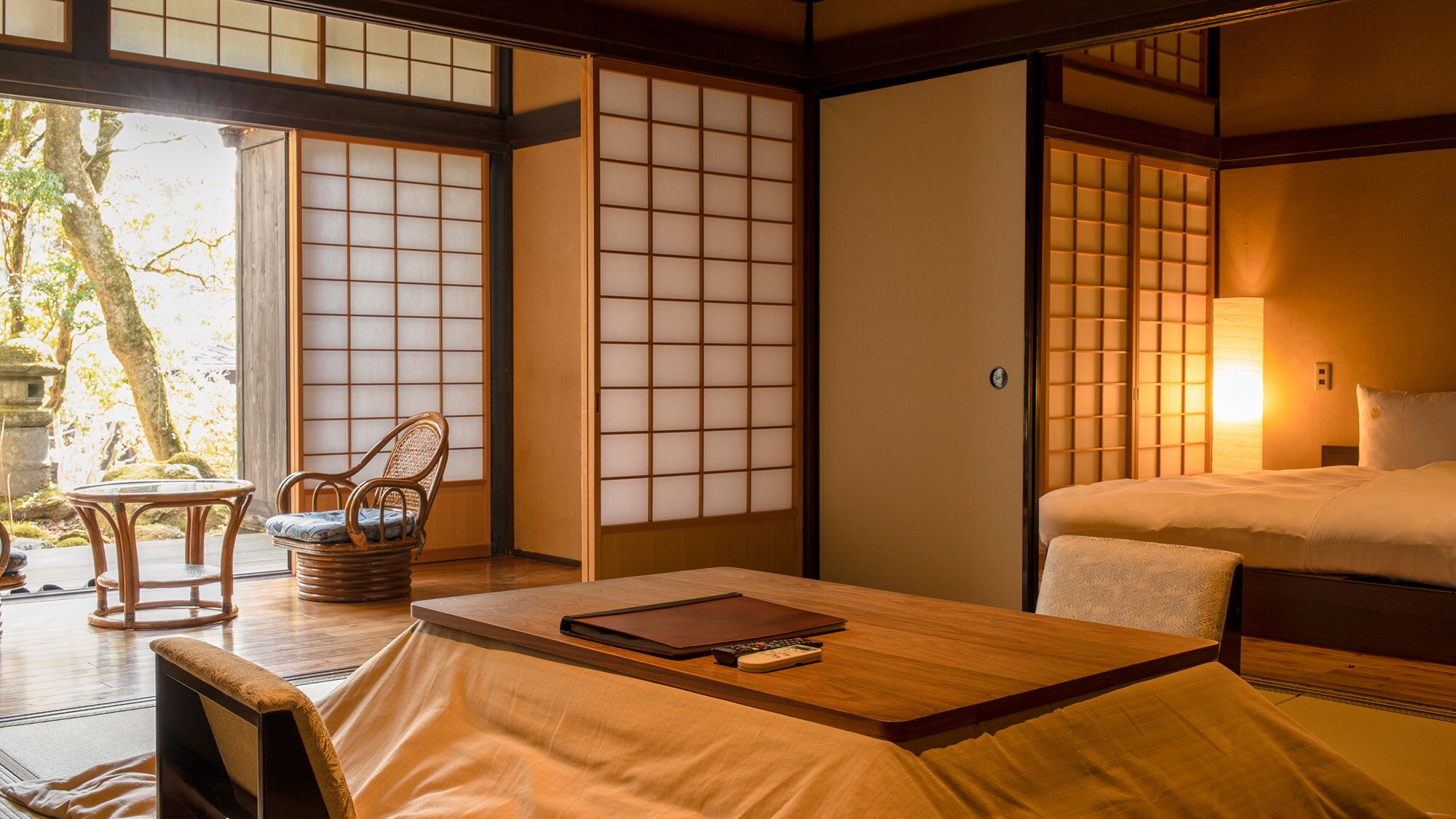 藤壺的客廳、臥室和寬闊的陽台