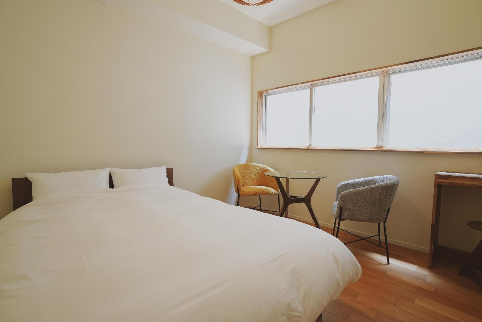 [Double Room] One double bed, table and chairs provided.