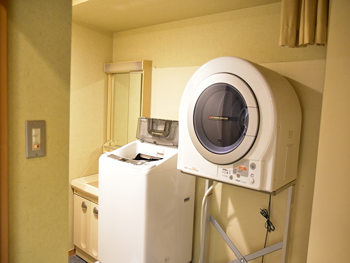 Japanese-style room (washing machine + dryer)