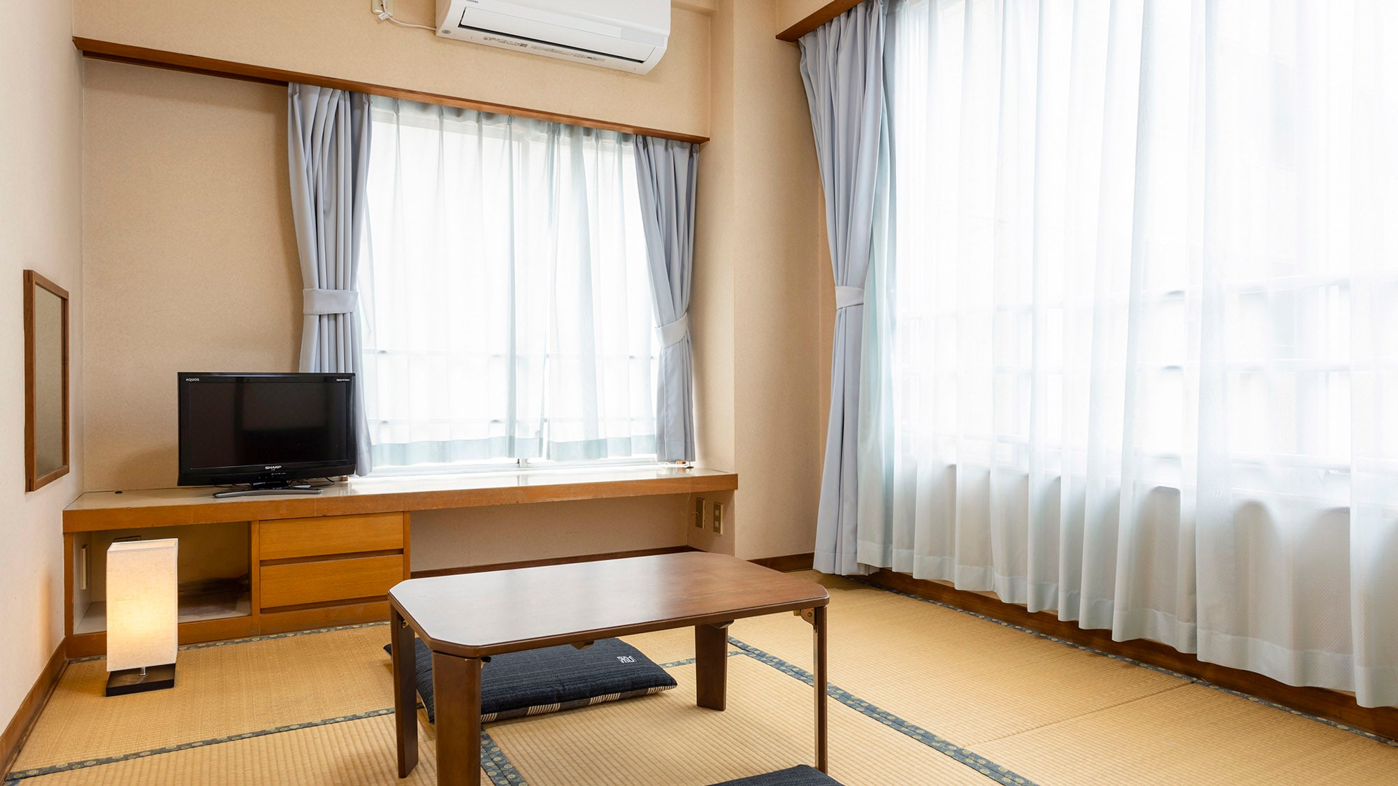 ・Phòng kiểu Nhật trải 6 tatami: Phòng có sức chứa từ 1 đến 3 khách. Khuyến khích cho nhóm nhỏ