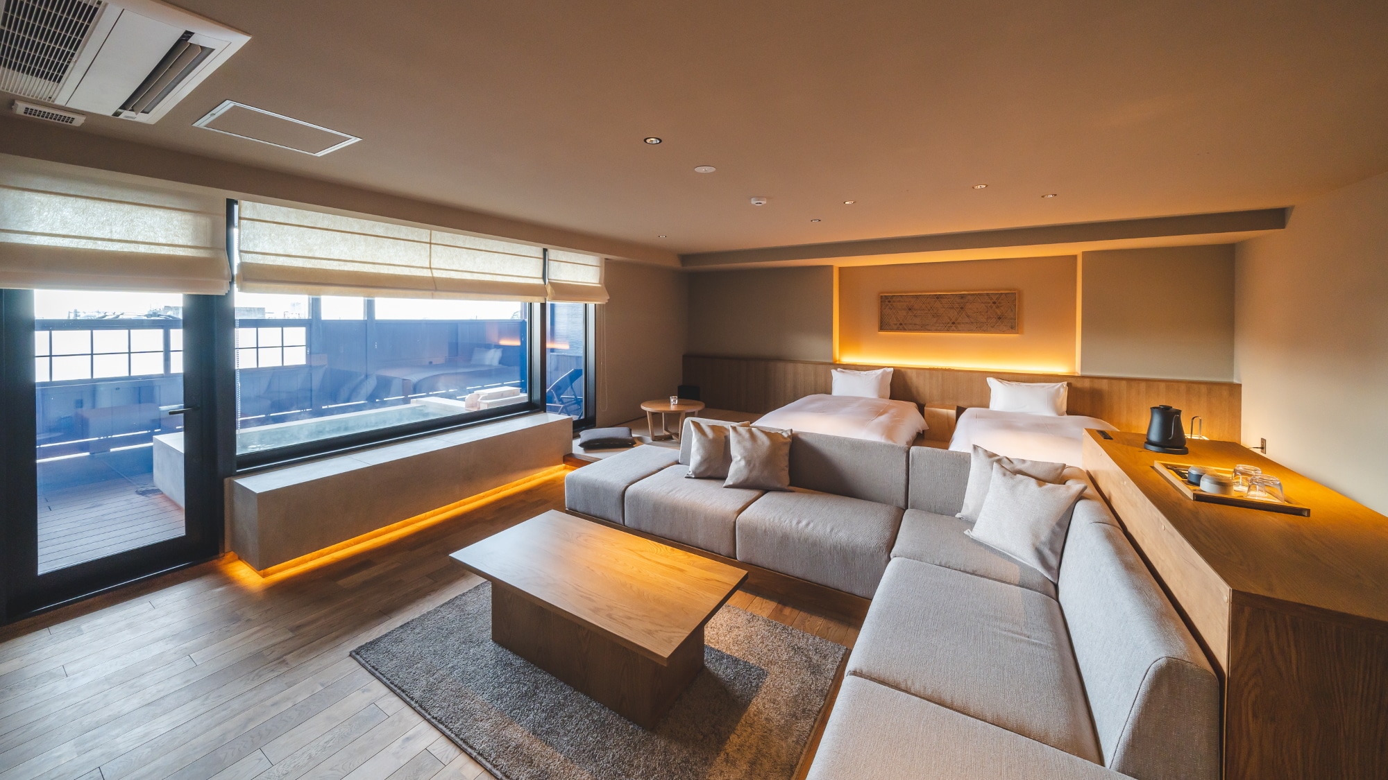 [Suite room with open-air hot spring bath] A spacious space of over 70 square meters.