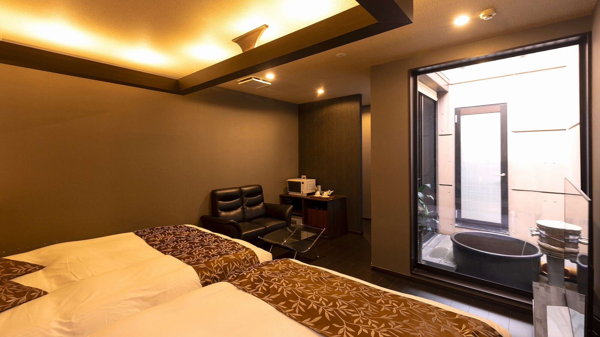 [Modern guest room] With open-air bath (with ceramic or stone bath)