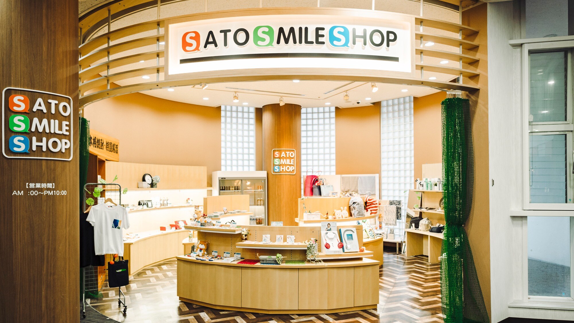 1st floor mini-convenience store 6:00-22:00