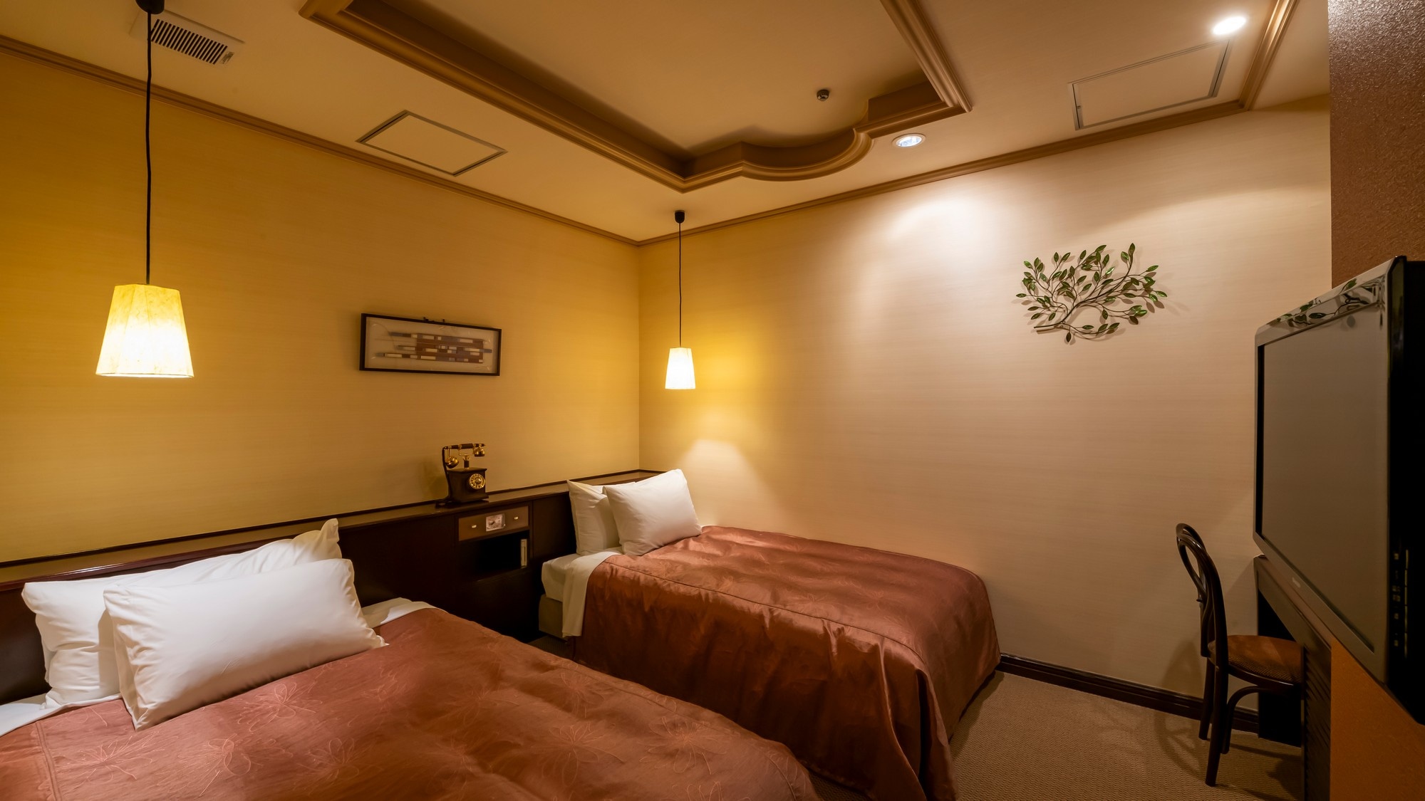 [Special room on the top floor of the main building] The Japanese-style room and Western-style room are separate, so you can stay comfortable without worrying about each other.
