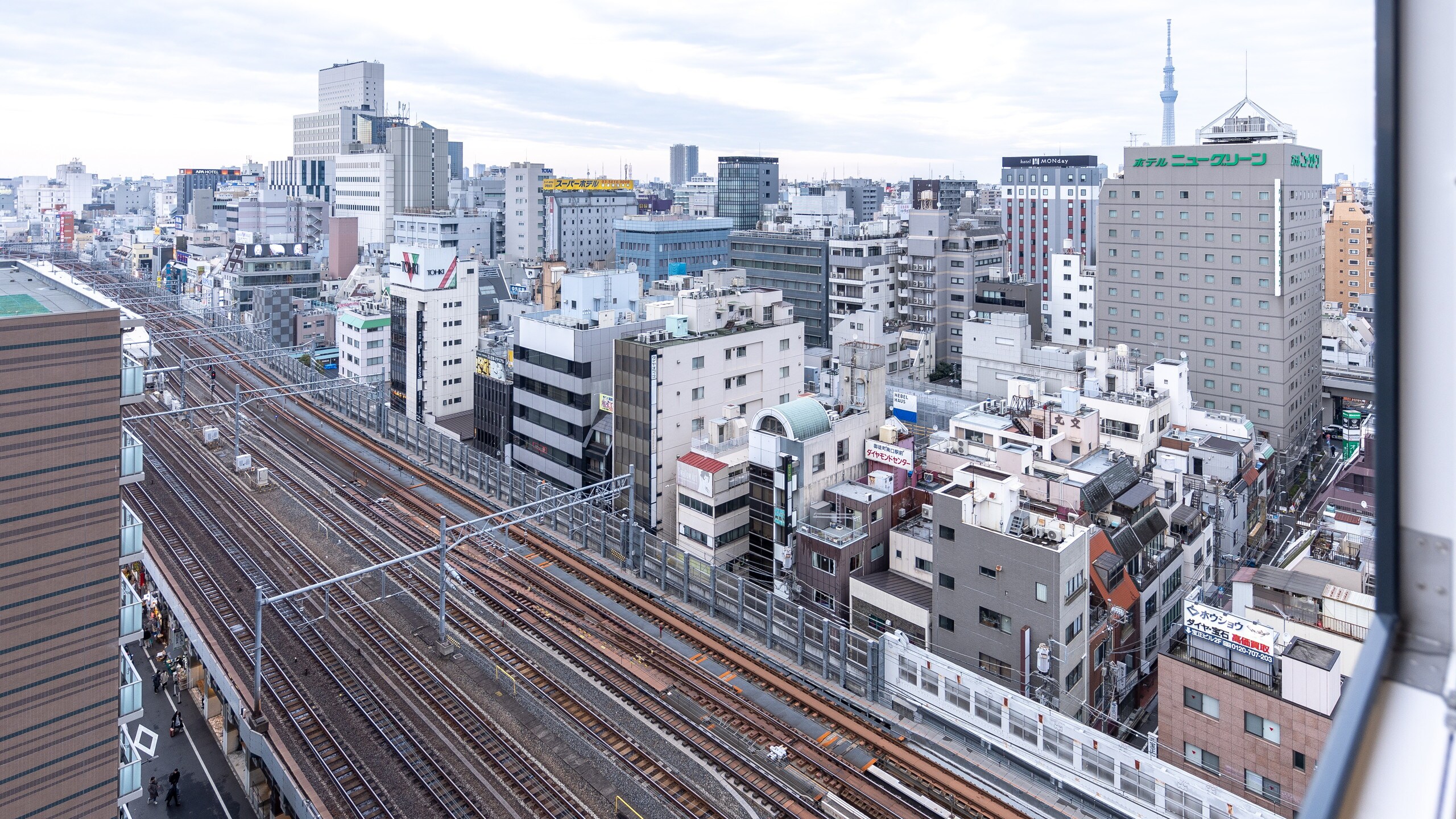 Train view room (towards Ueno and Okachimachi stations)