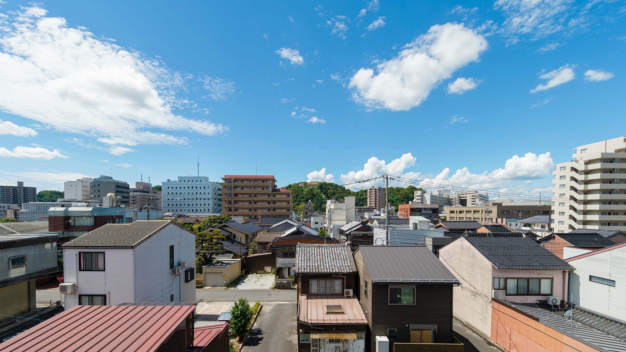 ・ [Landscape from the guest room] You can see the streets of Yonago from any room.