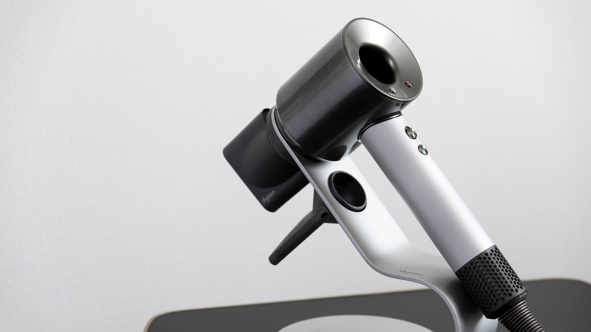 Cross floor limited ion hair dryer