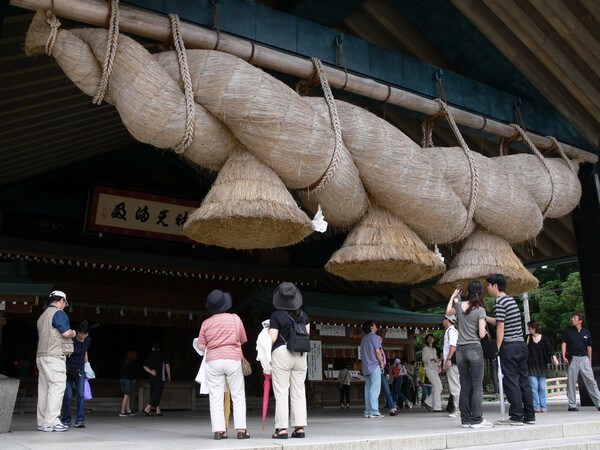 Izumo Taisha Kagura Hall Oshimenawa (1 hour by car)