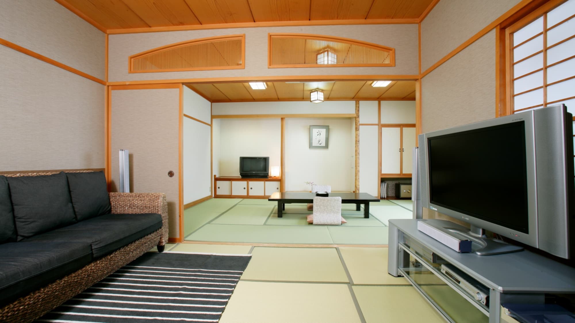 With an indoor bath overlooking the sea [Sunflower / Japanese-style room 12 tatami mats + 6 tatami mats]