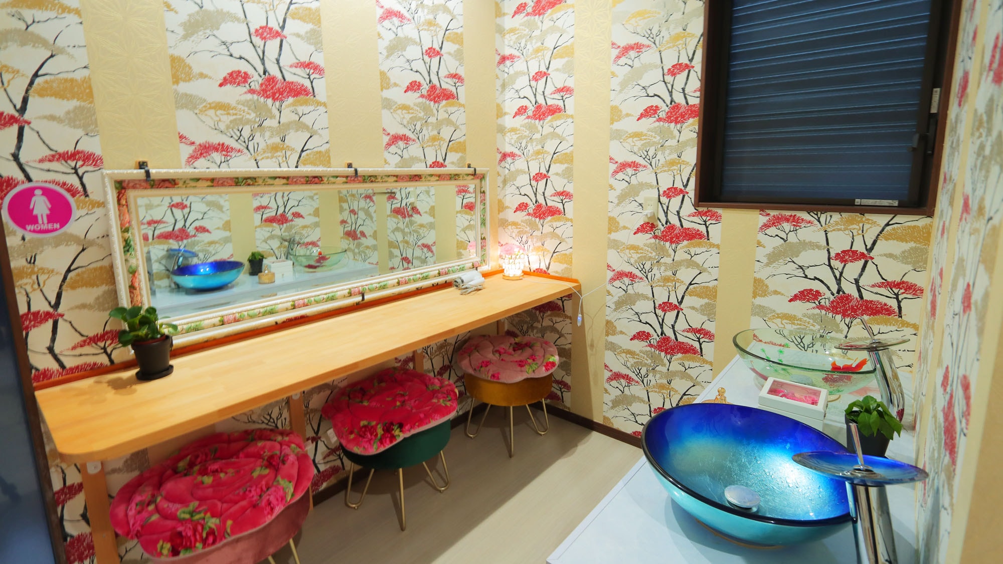 [Main building shared space: Restroom] All facilities in the main building are shared spaces.
