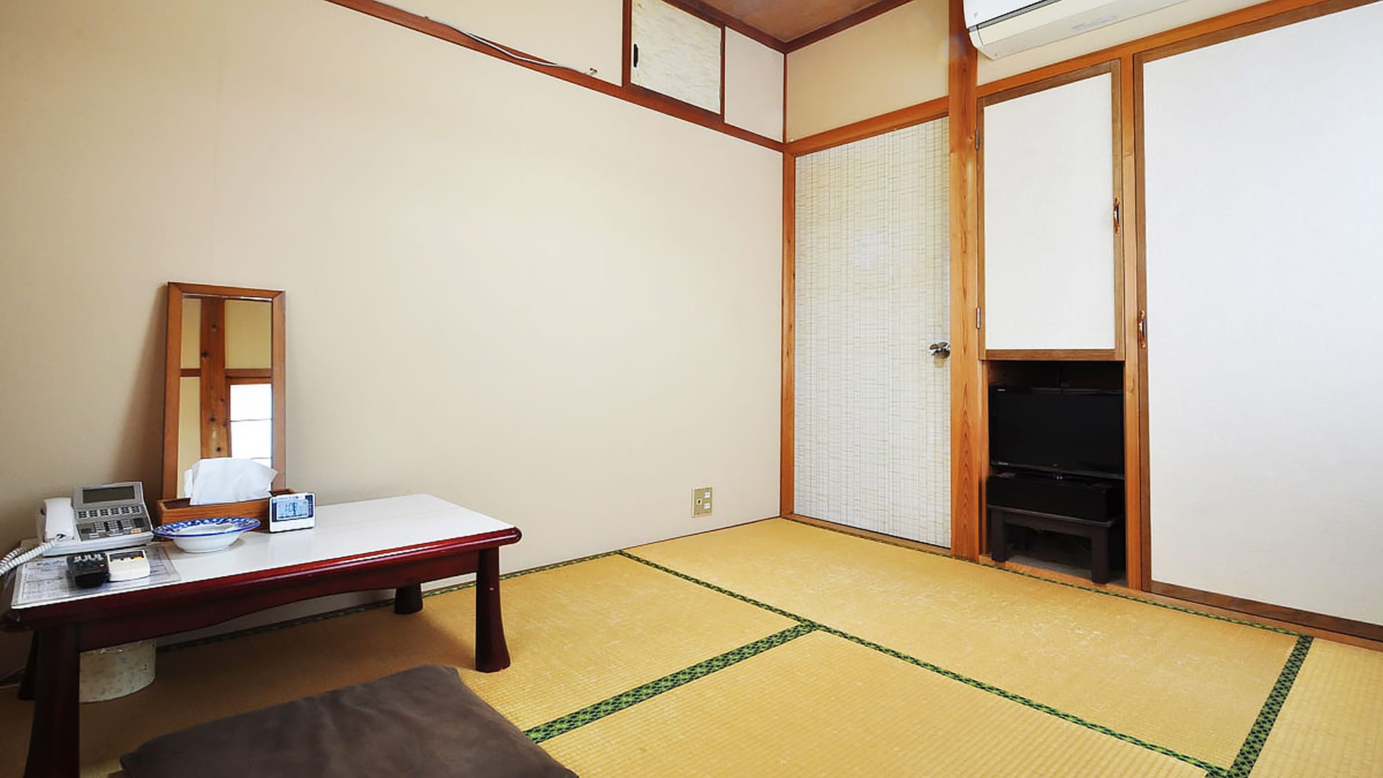 [Japanese-style room 4 tatami mats] Only one person can use it.