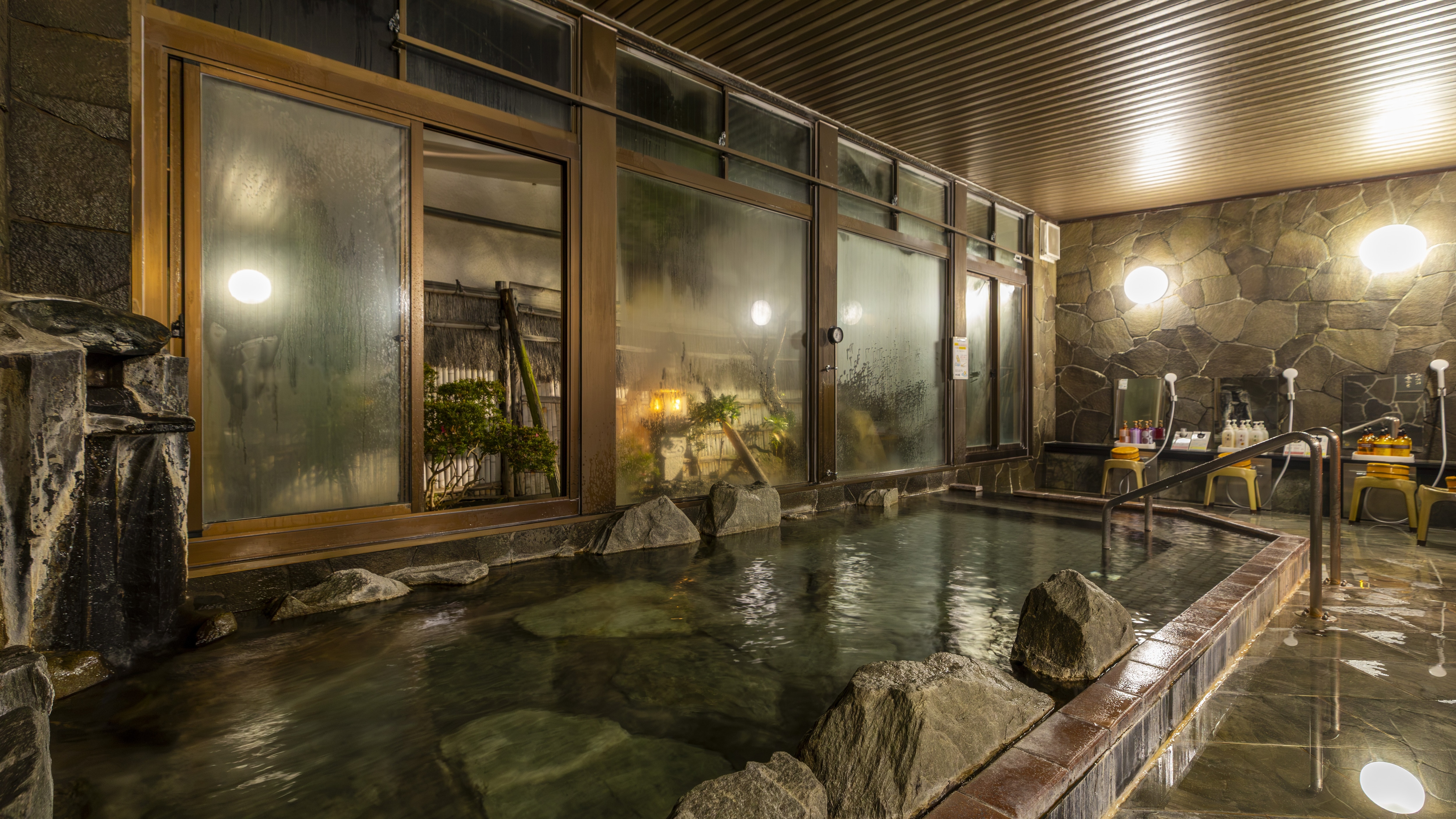 Large public bath (women's bath)