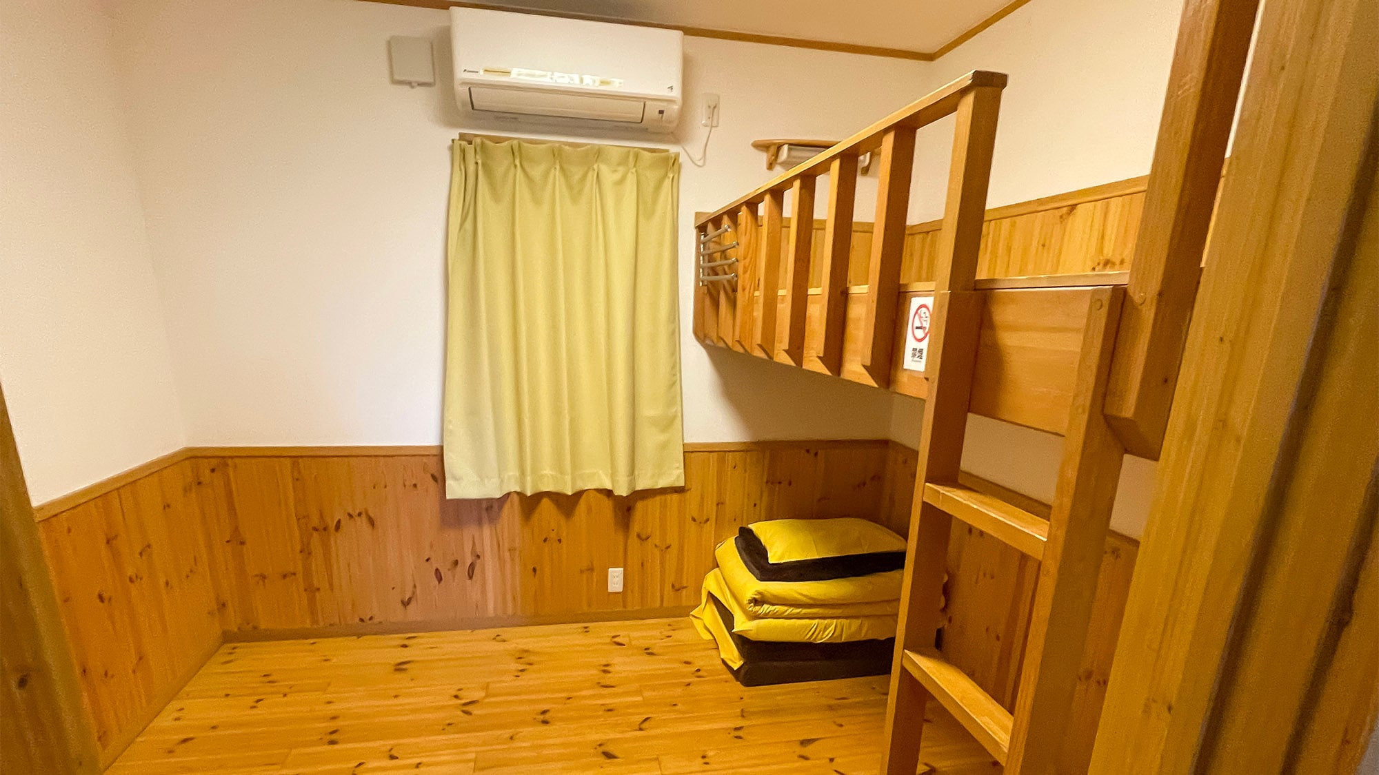 [Kamar Barat 5,5 tikar tatami] Kamar dengan loteng yang dapat memanfaatkan ruang sederhana secara efektif