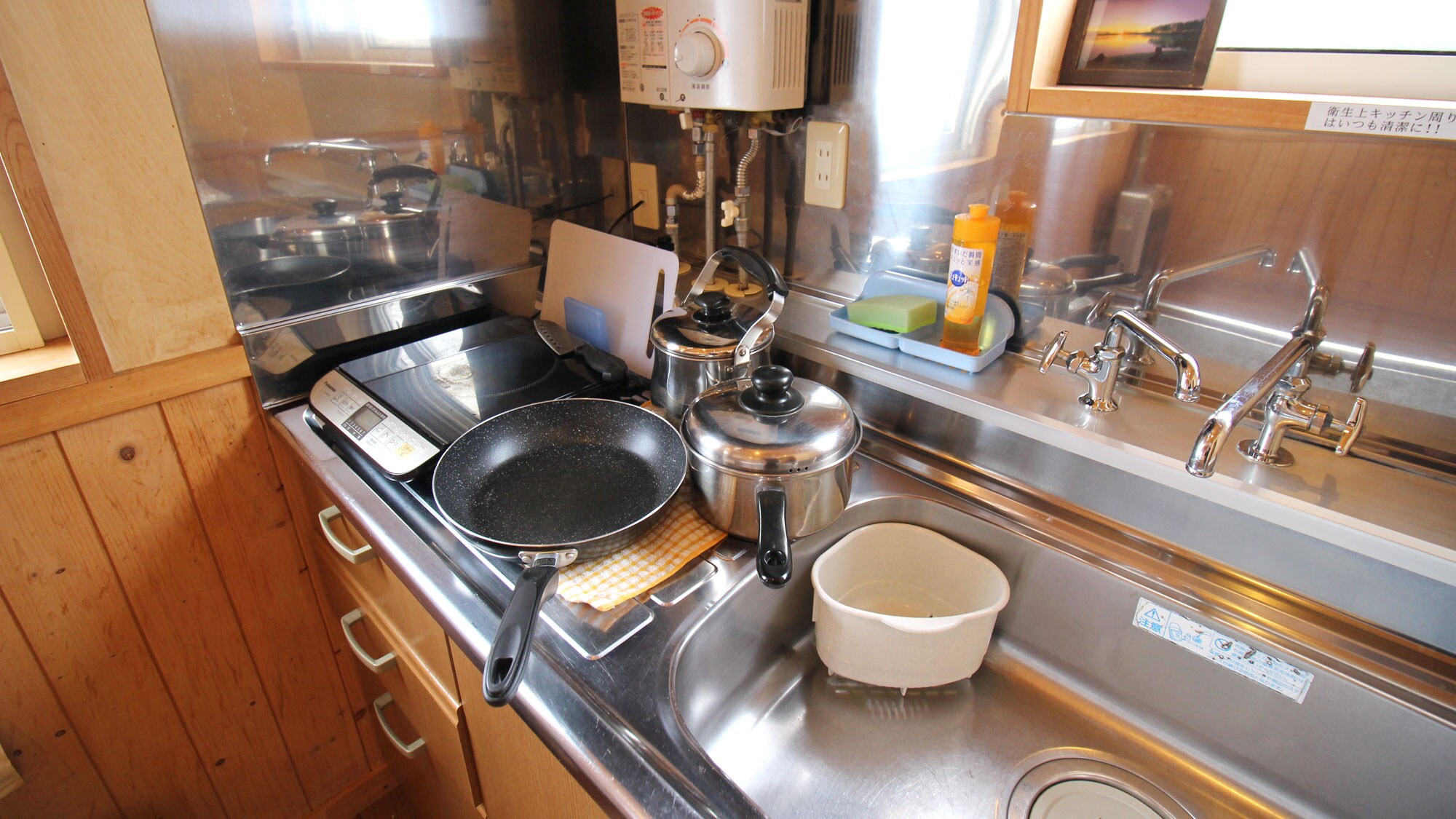 *[Kamar/Dapur] Peralatan memasak dasar disediakan. Silakan hubungi kami untuk rinciannya.
