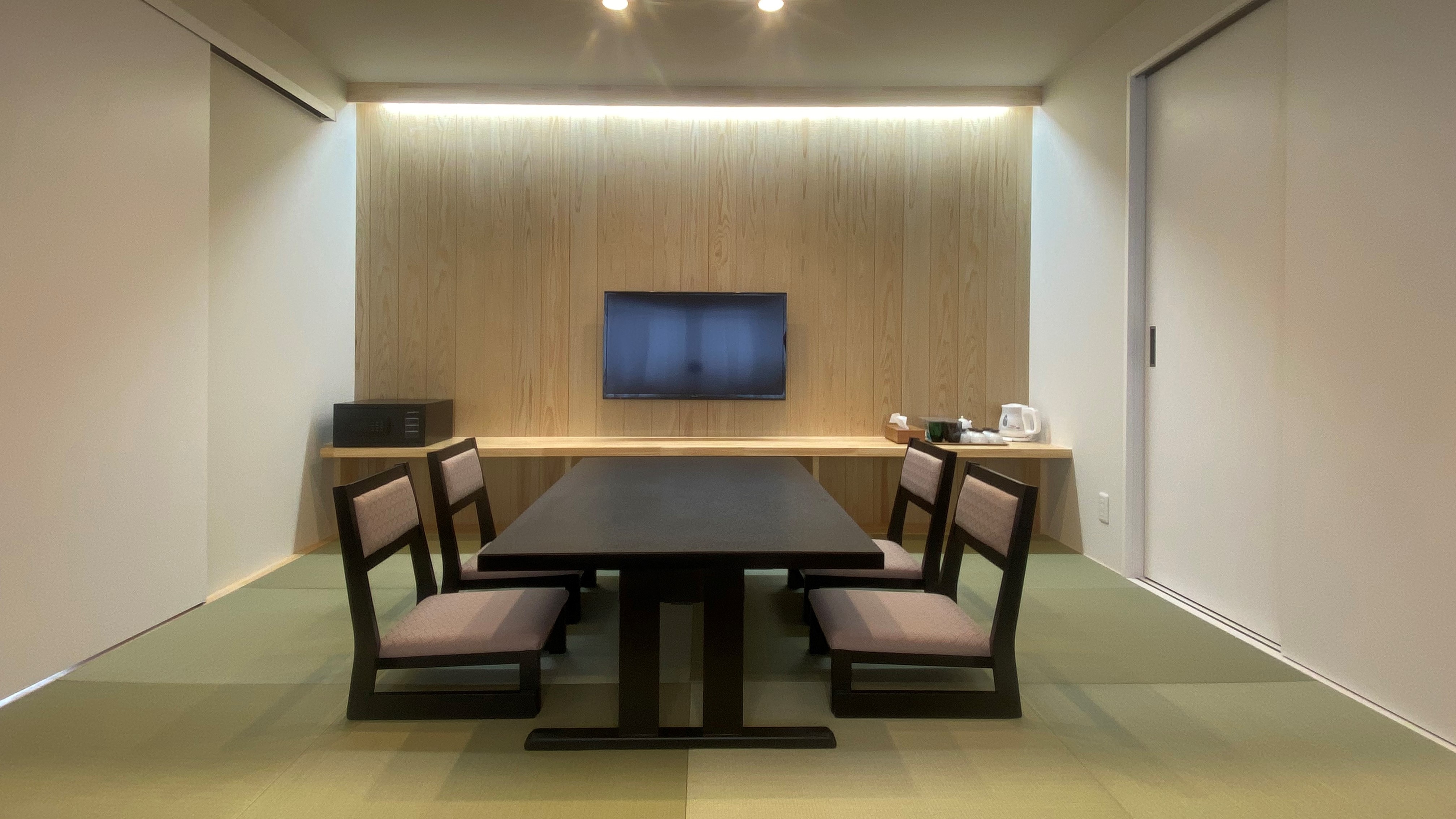 Premium Japanese-Western Twin Room "Machimon"