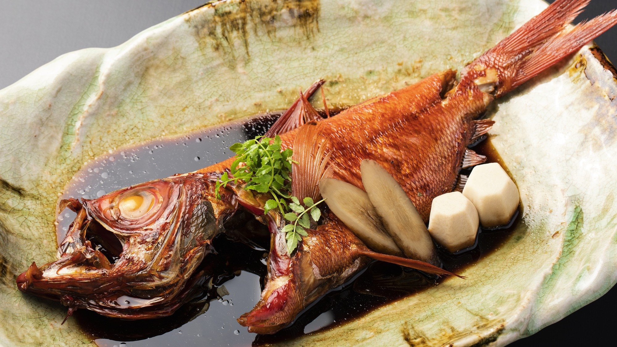 下田產整條紅鯛魚