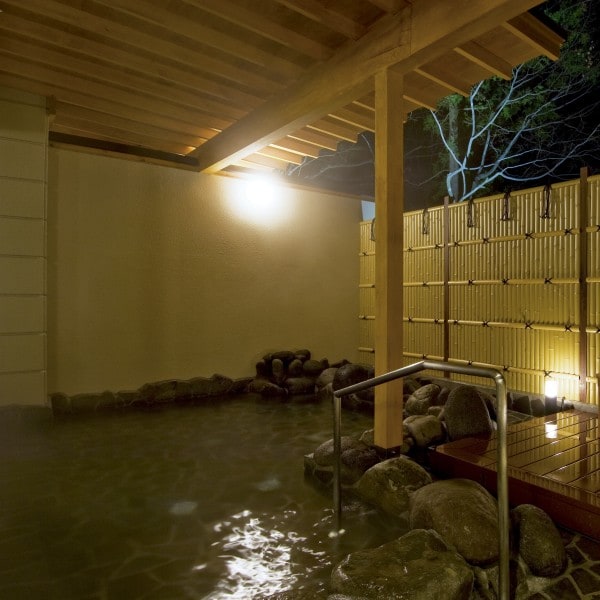Open-air bath