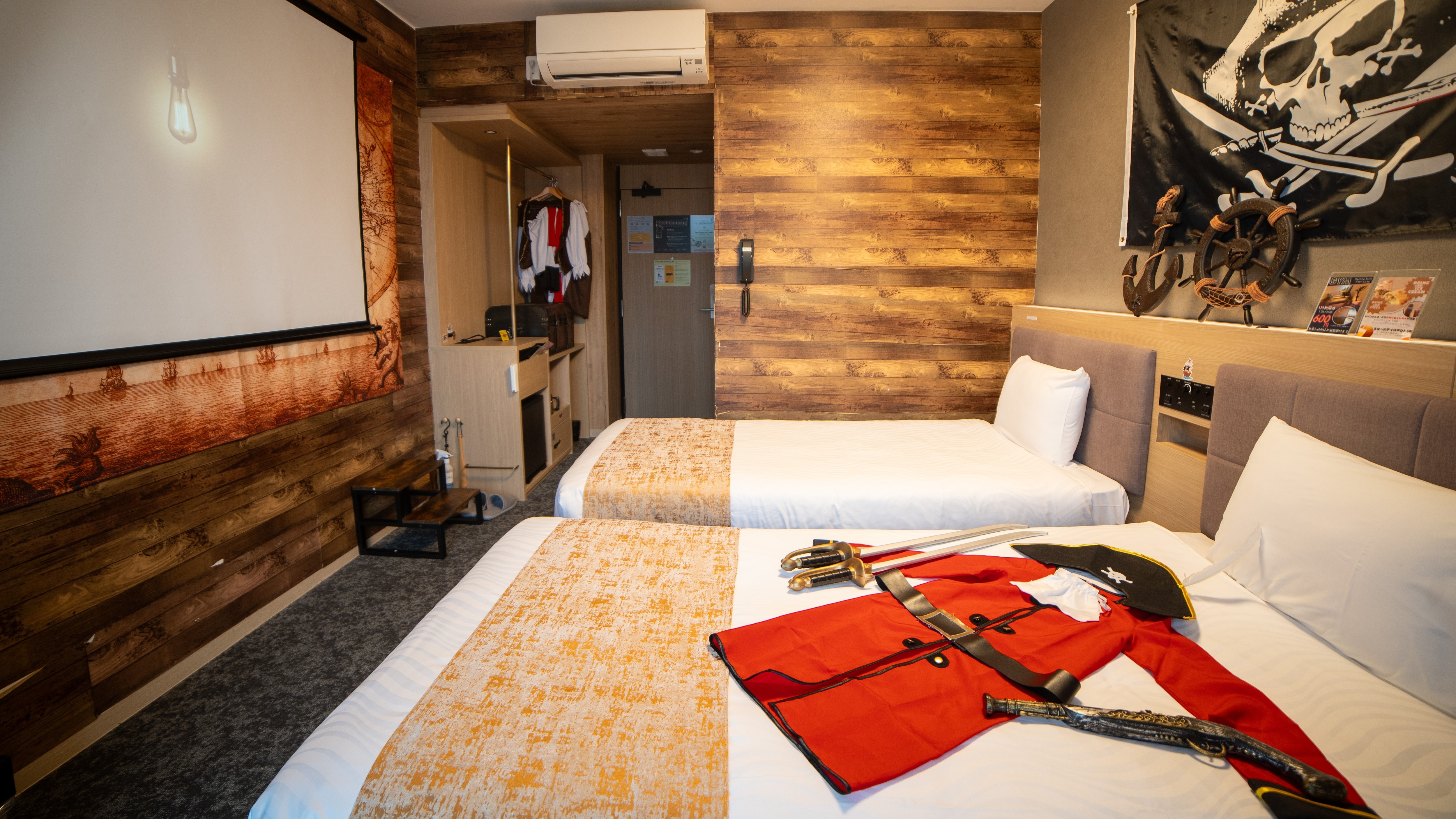Pirate Room (Corner Room, City View)