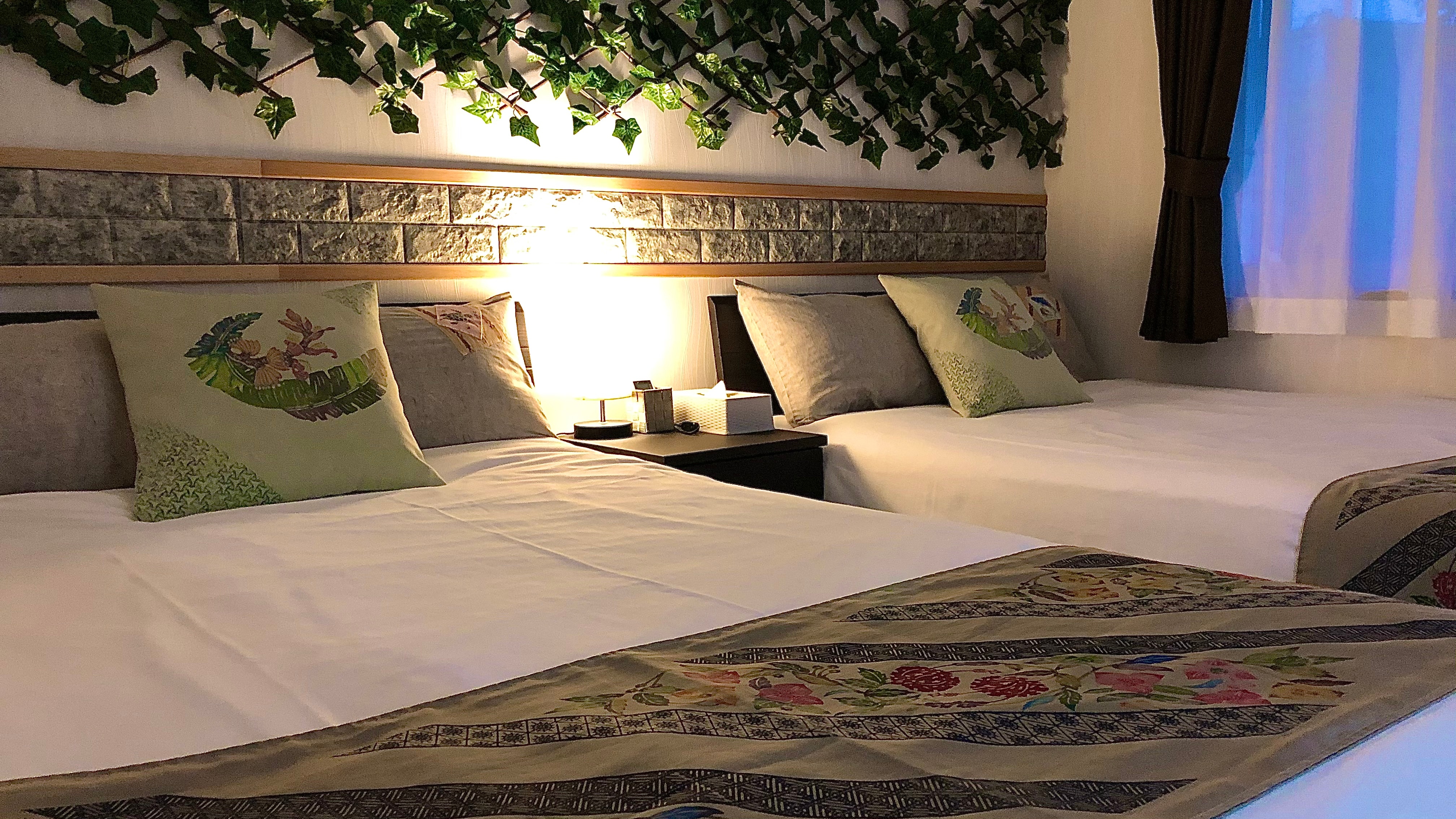 Kamar Tidur Maenuhama (Kondominium) - Dilengkapi dengan 2 tempat tidur semi-double yang menenangkan