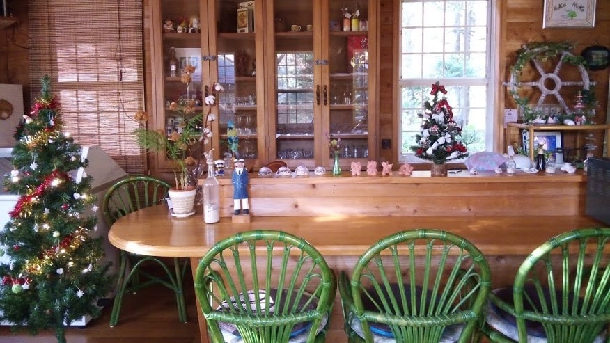 Woody Dining Room
