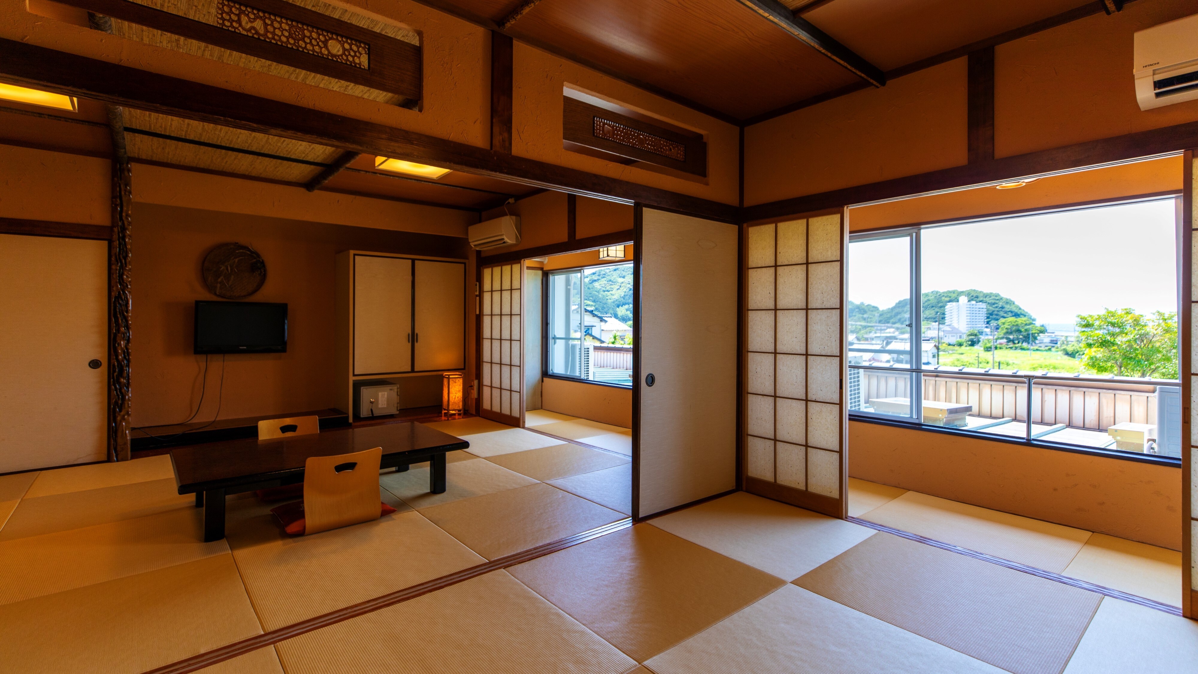 <Two adjoining Japanese-style rooms> Two adjoining rooms, 10 tatami mats and 6 tatami mats [Non-smoking]