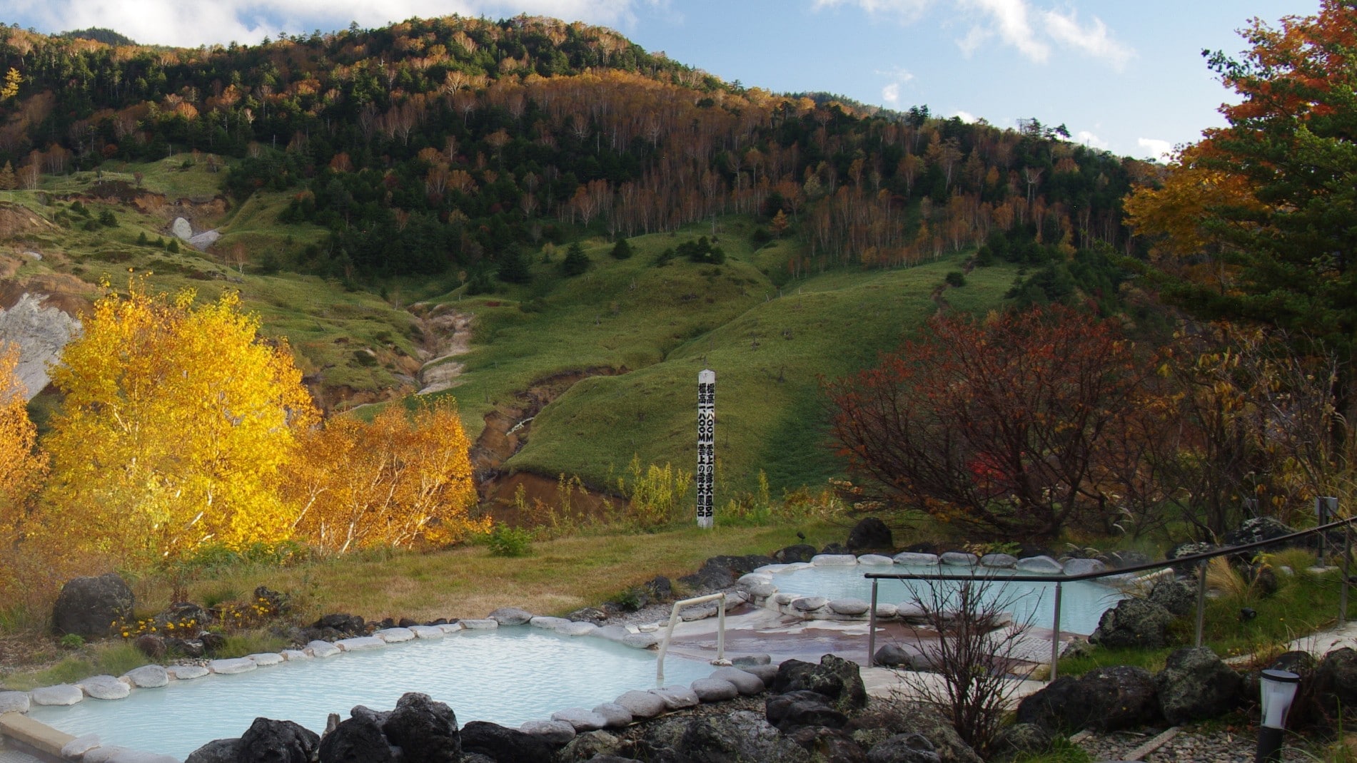 [Komakusa no Yu] You can see the early autumn leaves from the hot springs