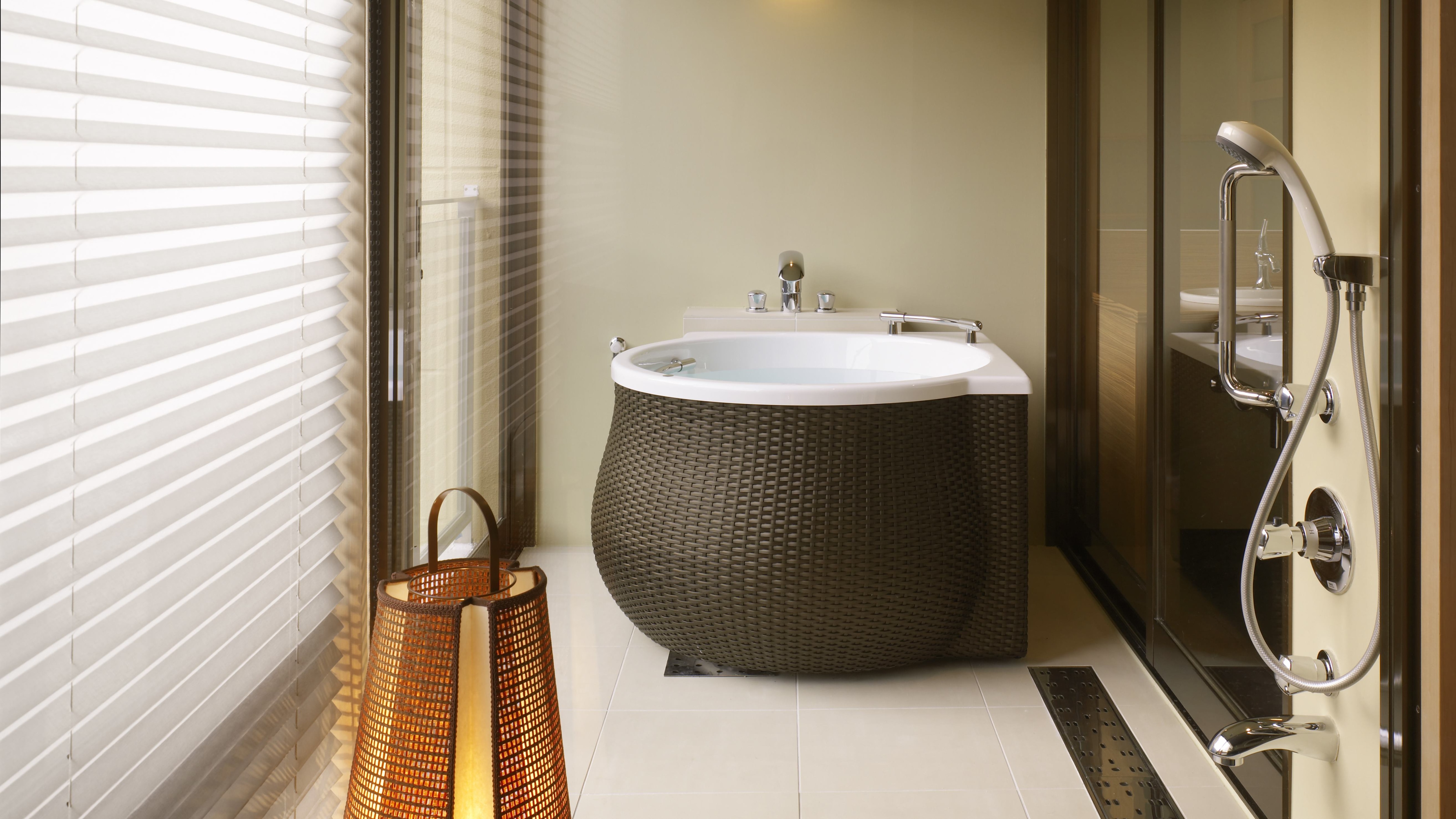 ■ Guest room with observation bath Kaden ■ Bathroom