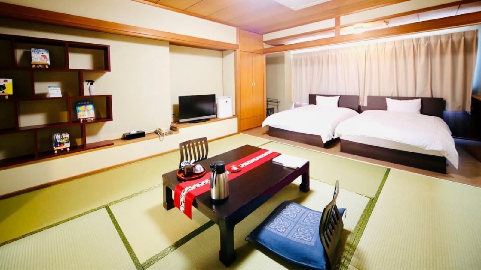 Phòng hiện đại kiểu Nhật: 2 giường bán đôi (120 x 195 cm)
