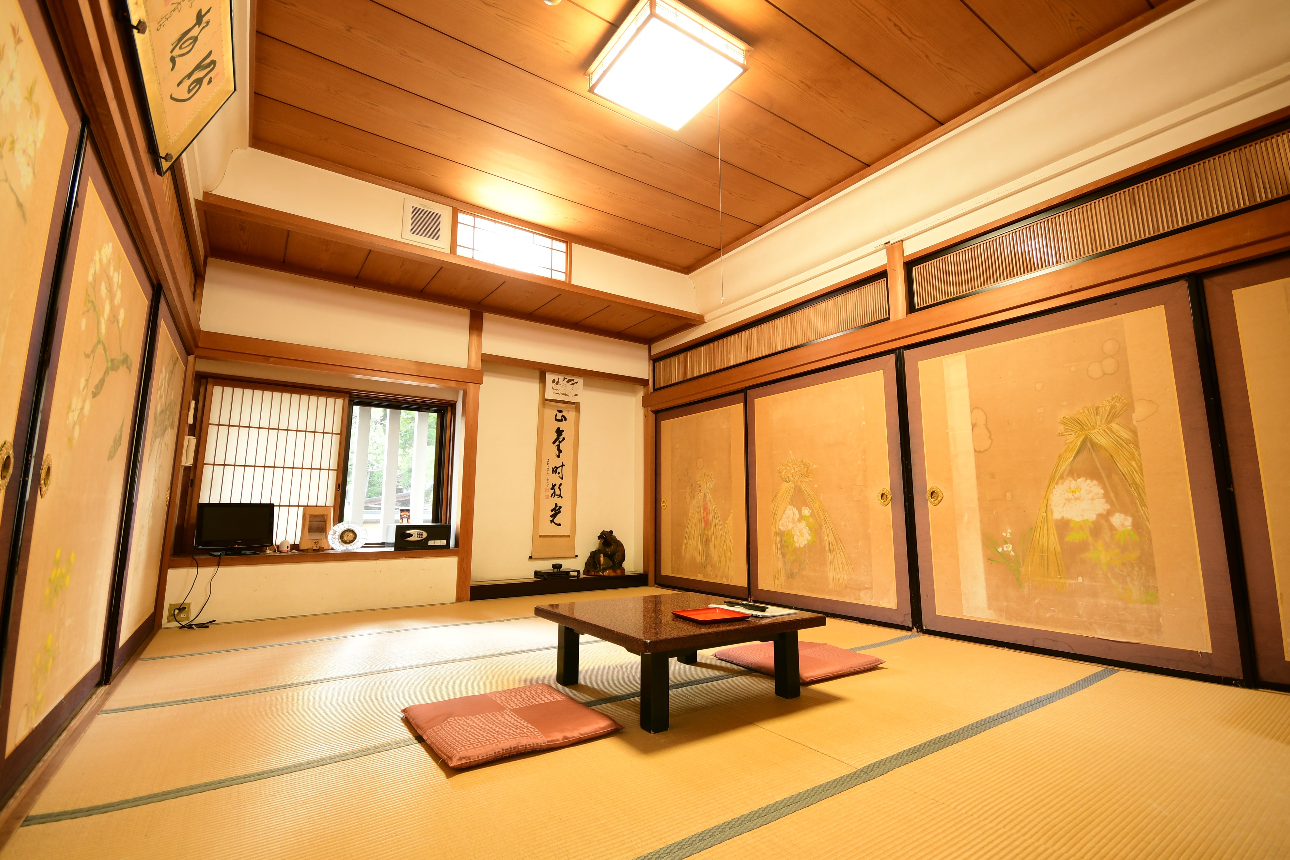 An example of a Japanese-style room with sliding doors (12-15 tatami mats) (with air conditioning and Wi-Fi)