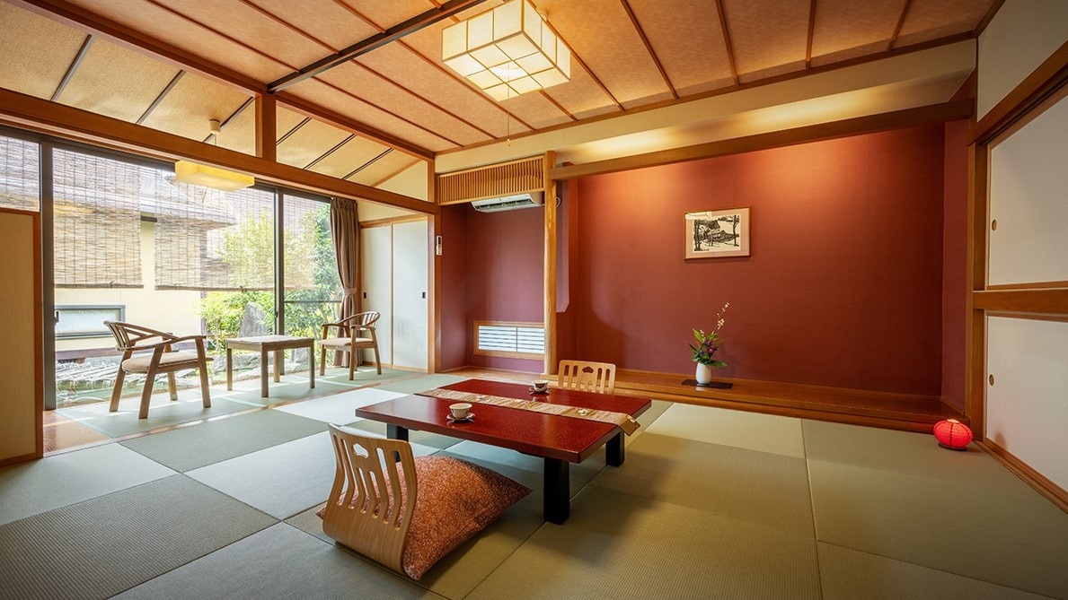 [日式房间有10张榻榻米浴缸和卫生间]