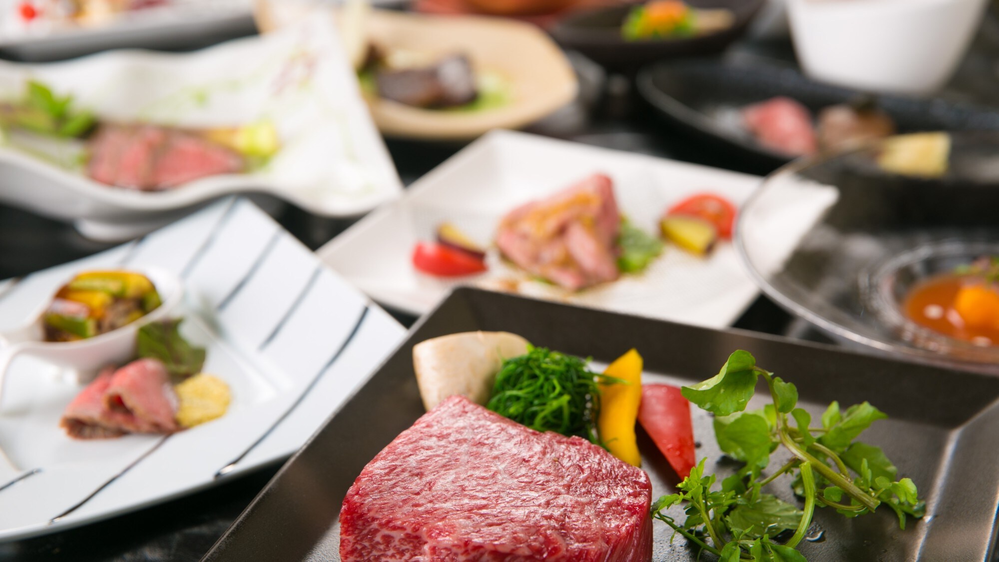 An example of a creative kaiseki meal using Yonezawa beef, using rare cuts of Yonezawa beef; the menu changes for spring, summer, autumn and winter