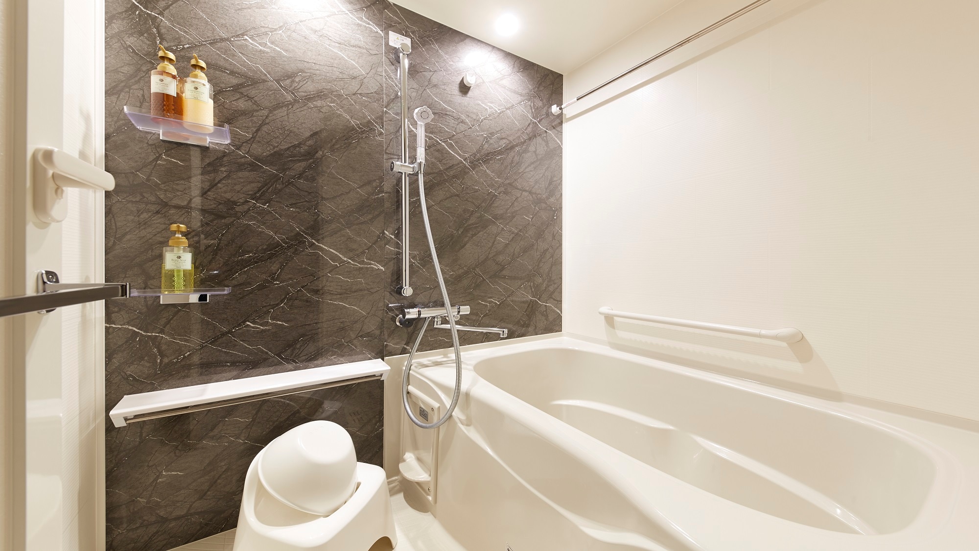 Bathroom with bathtub (example)