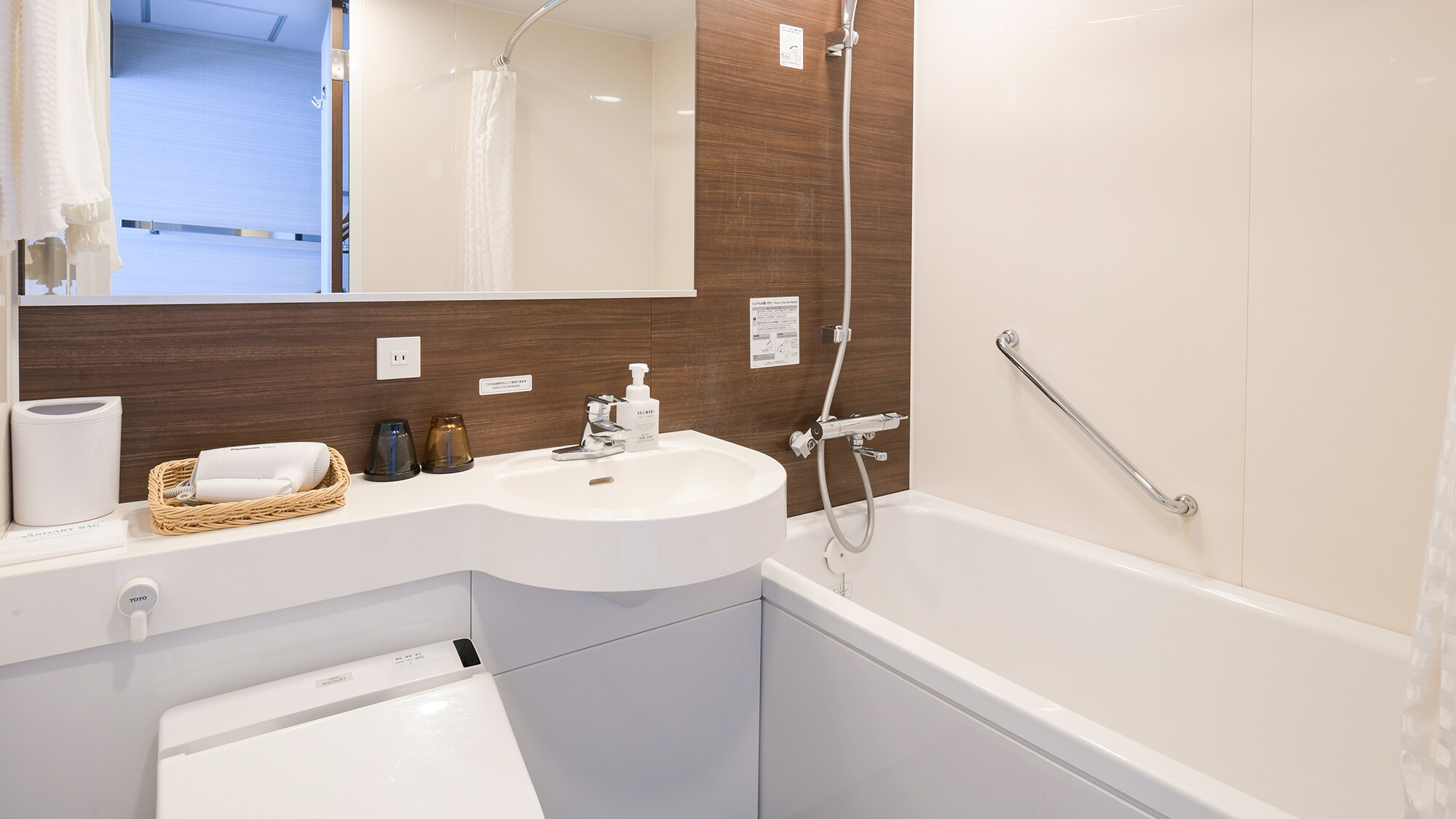 [Superior double unit bath] Spacious unit bath POLA amenities are available