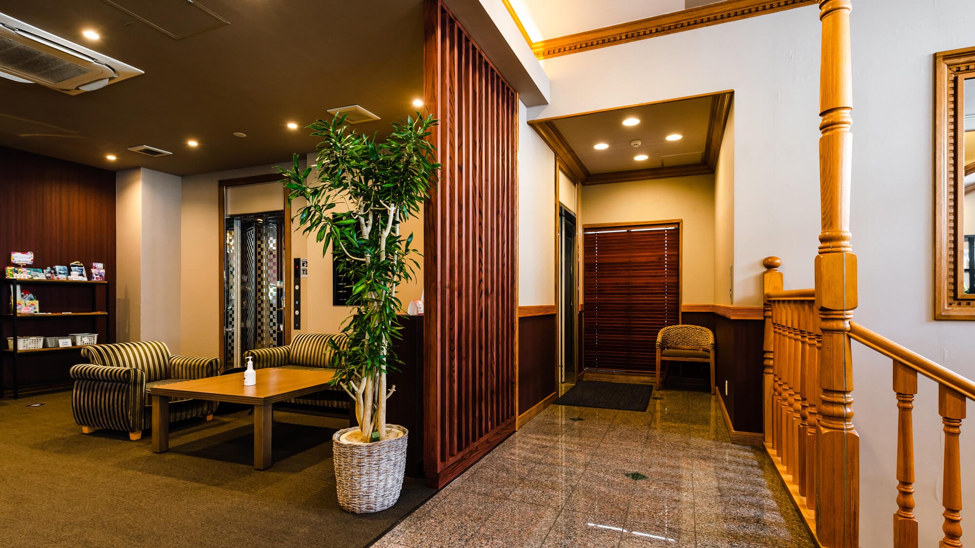 [HOTEL AZAT] 3rd floor lobby