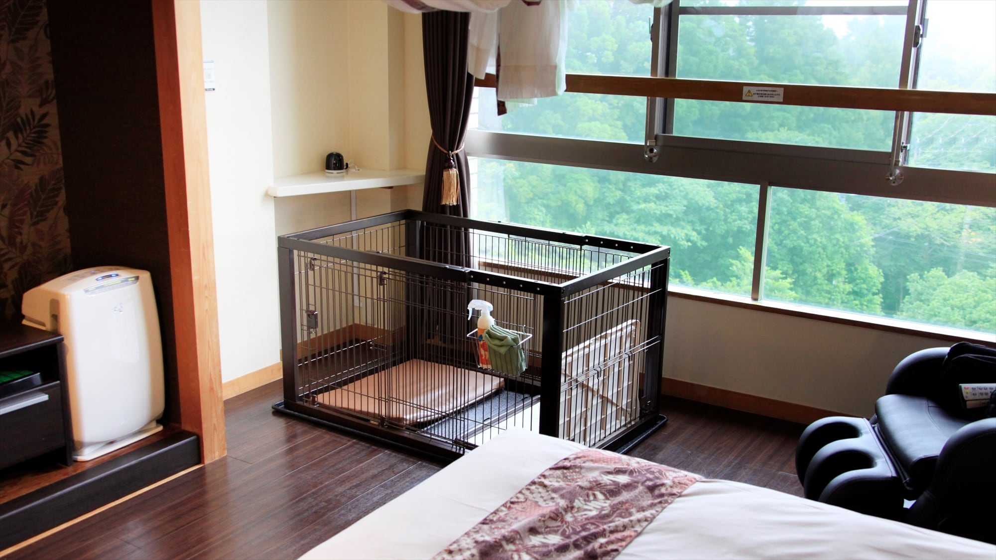 [Guest room cage] Large cages are available in all guest rooms.