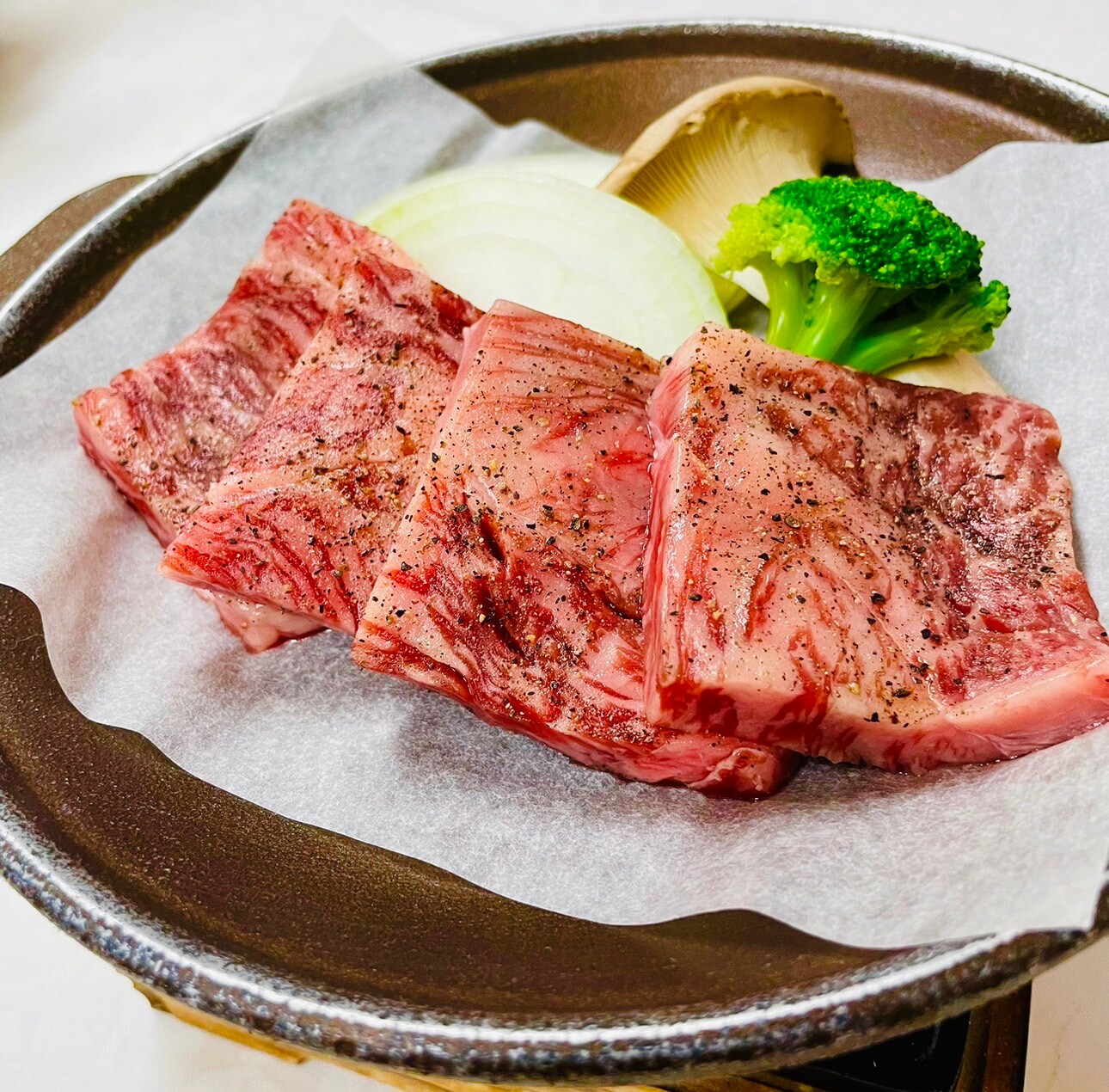 Đĩa sứ thăn bò Fukushima (ví dụ thực đơn)