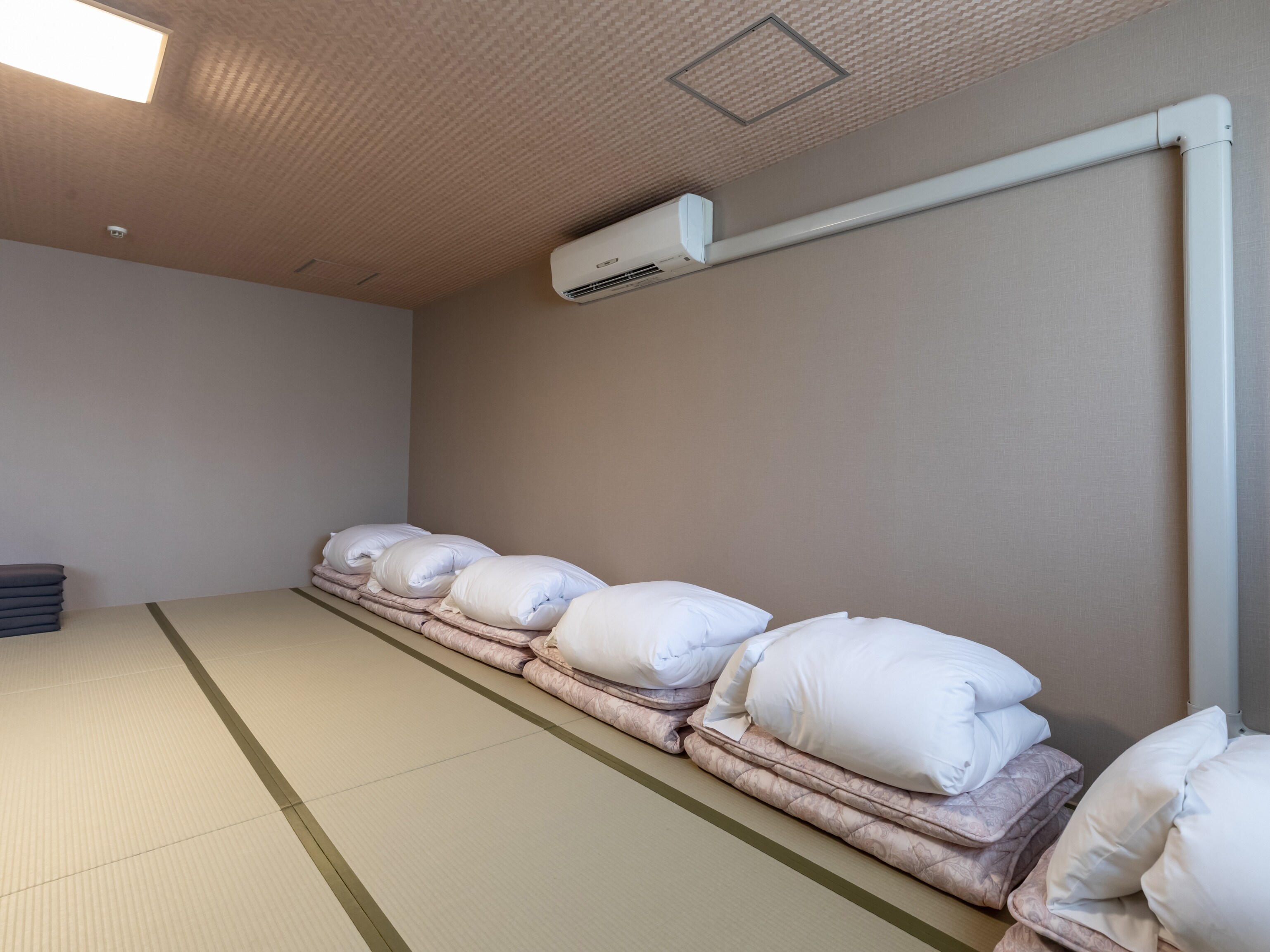 [Non-smoking] Family room for 1 to 6 people