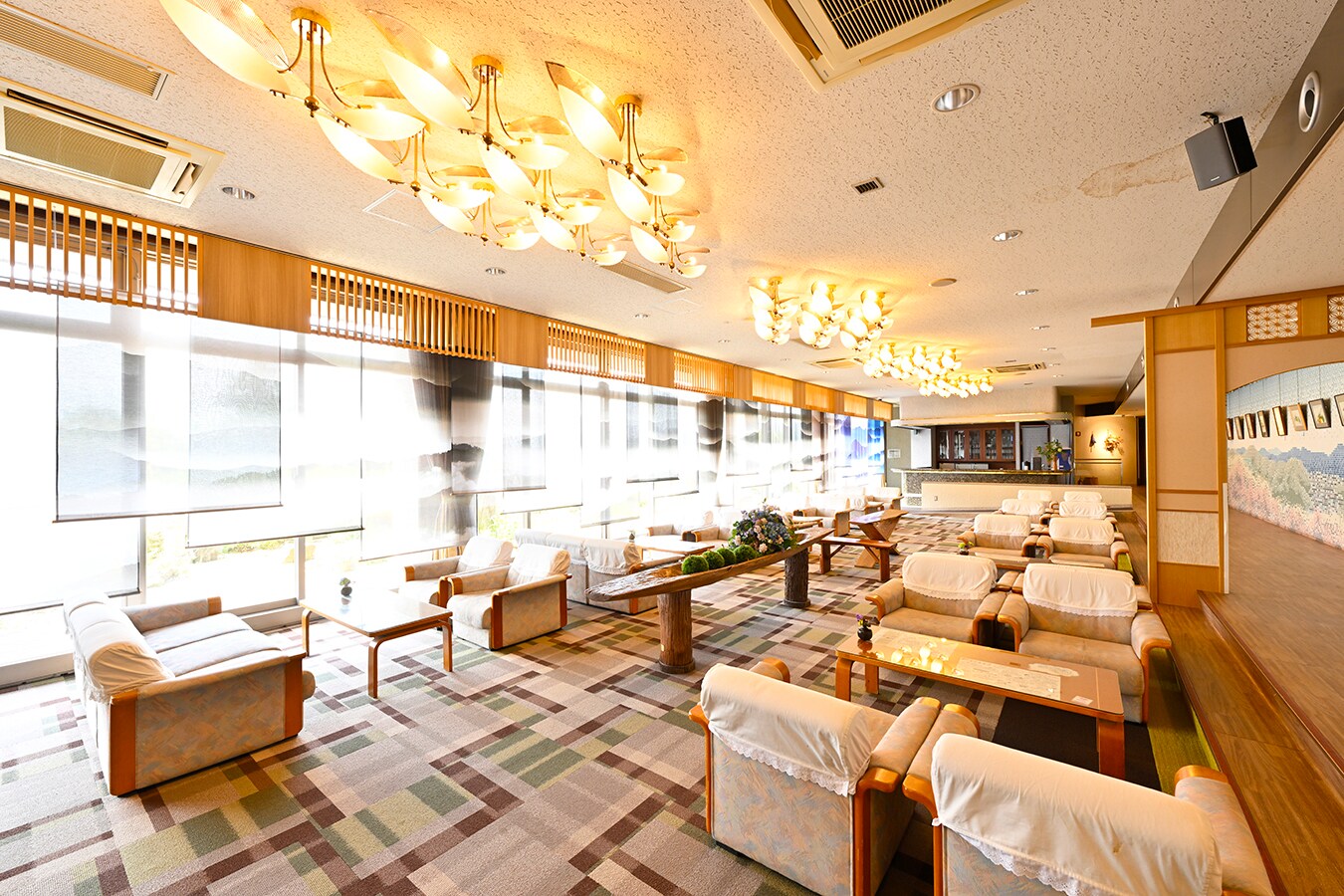 [Spacious lounge]