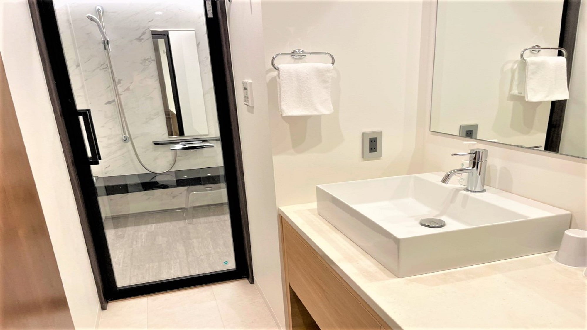 Superior Twin Room Washroom