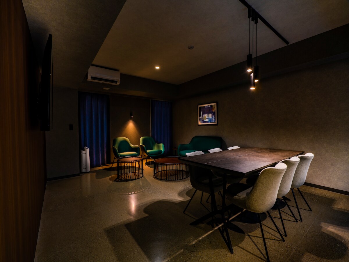 Landor Premier Suite