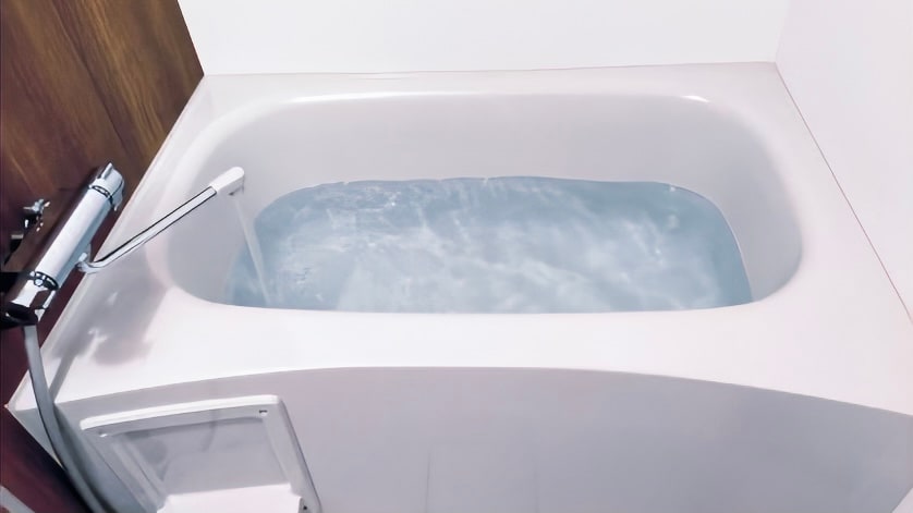 Please relax in the bath.