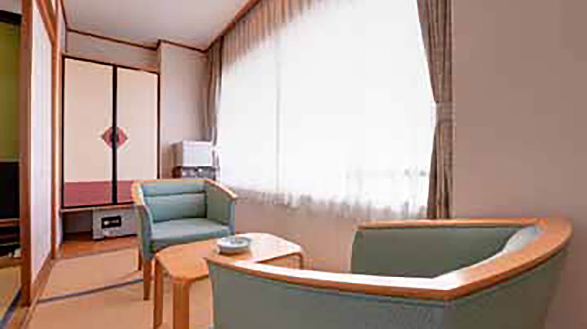 * [Kamar bergaya Jepang 10 tikar tatami (contoh kamar tamu)] Duduk di ambang jendela dan menghadap ke kota Yamaguchi. Rasakan semilir angin Sanyo yang menyenangkan.