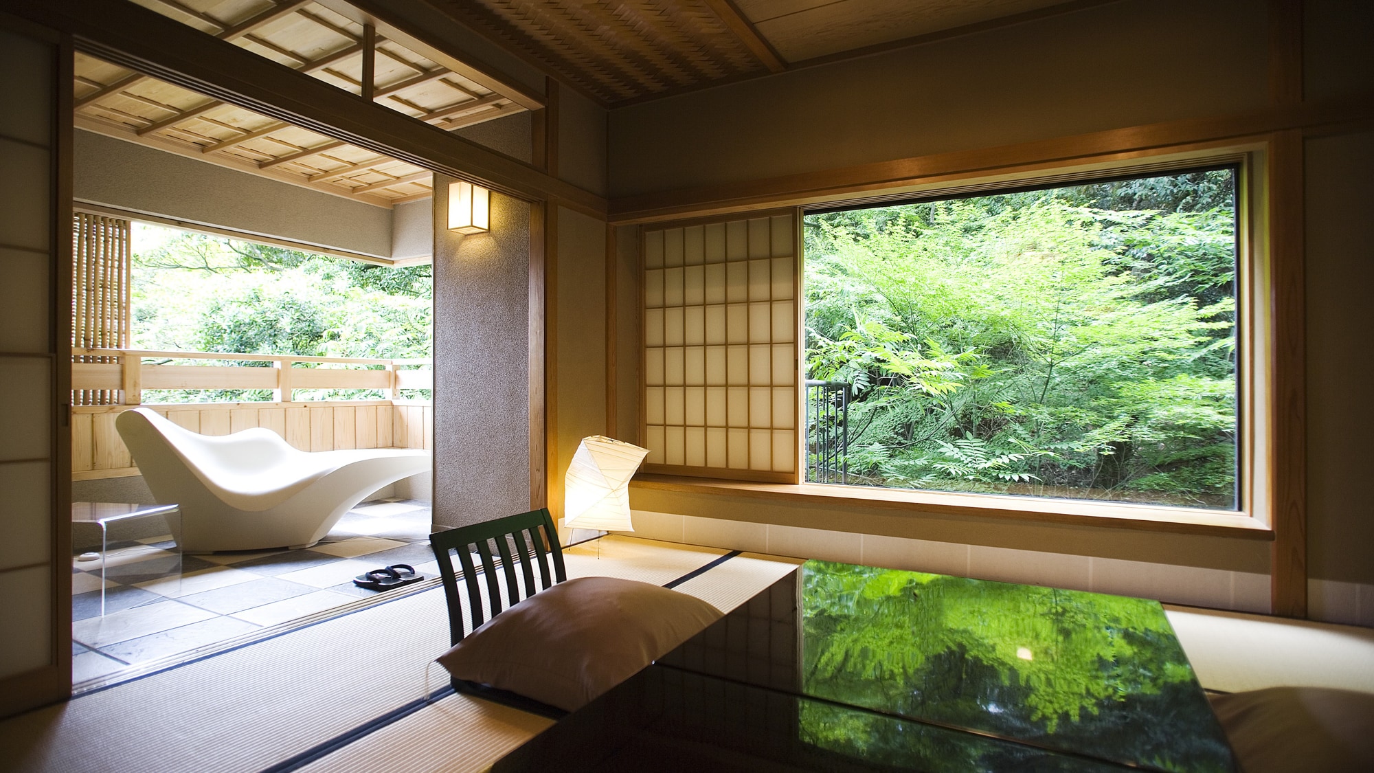 Japanese-Western style room with semi-open-air bath (example)