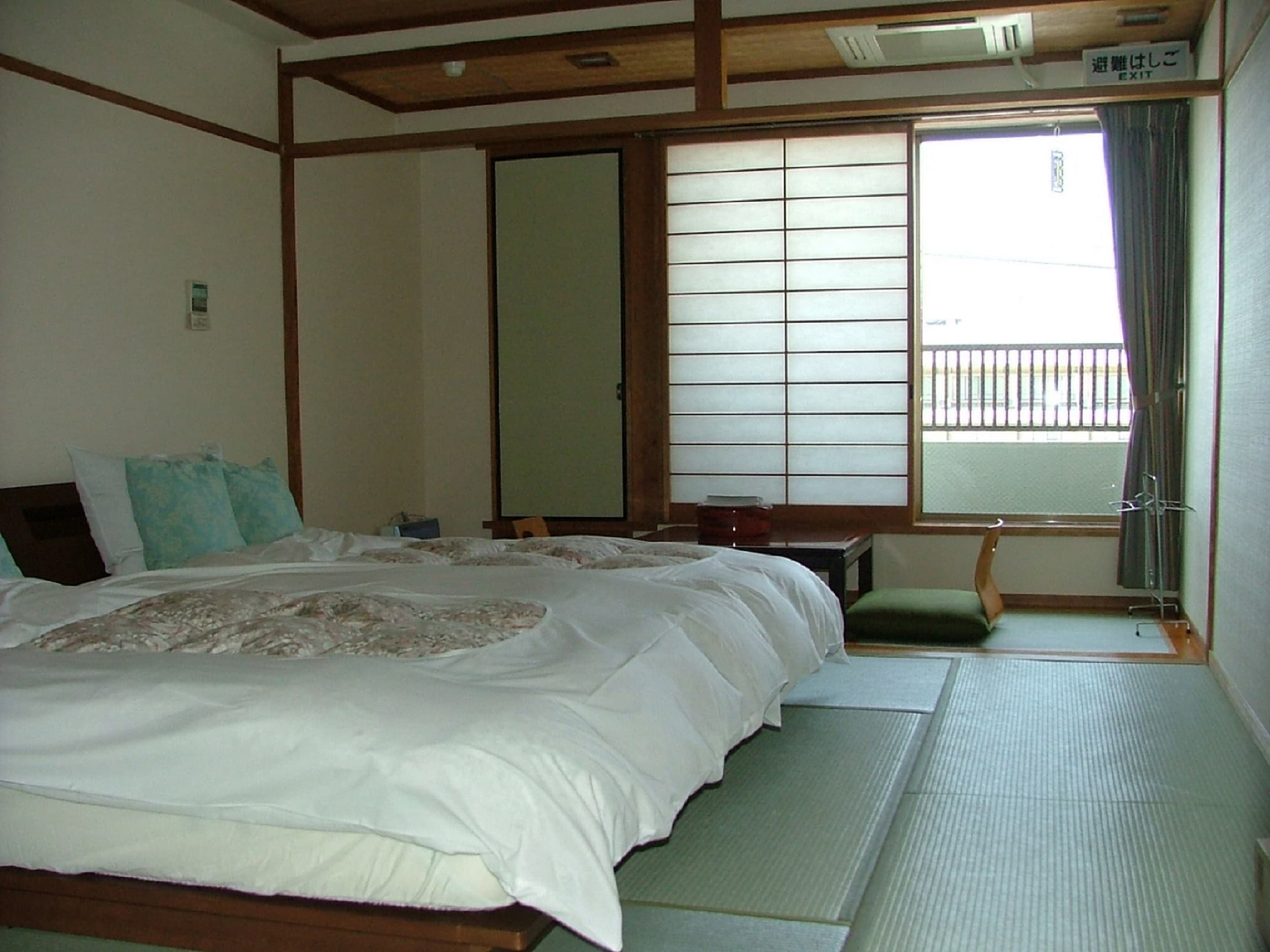 12.5 tatami twin bedroom