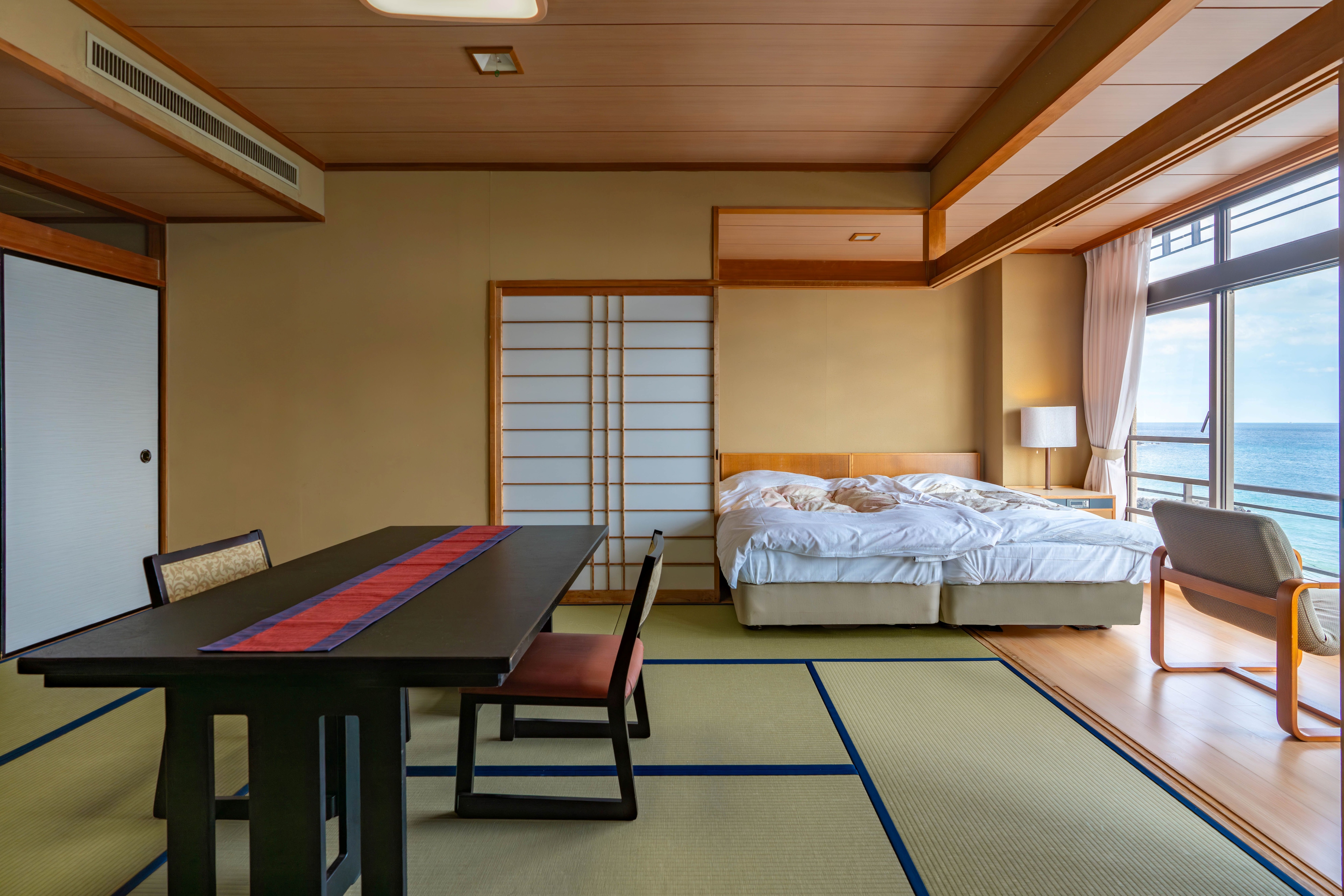 [Non-smoking room] High floor/Japanese style room with meals 10 tatami twin beds + table seats
